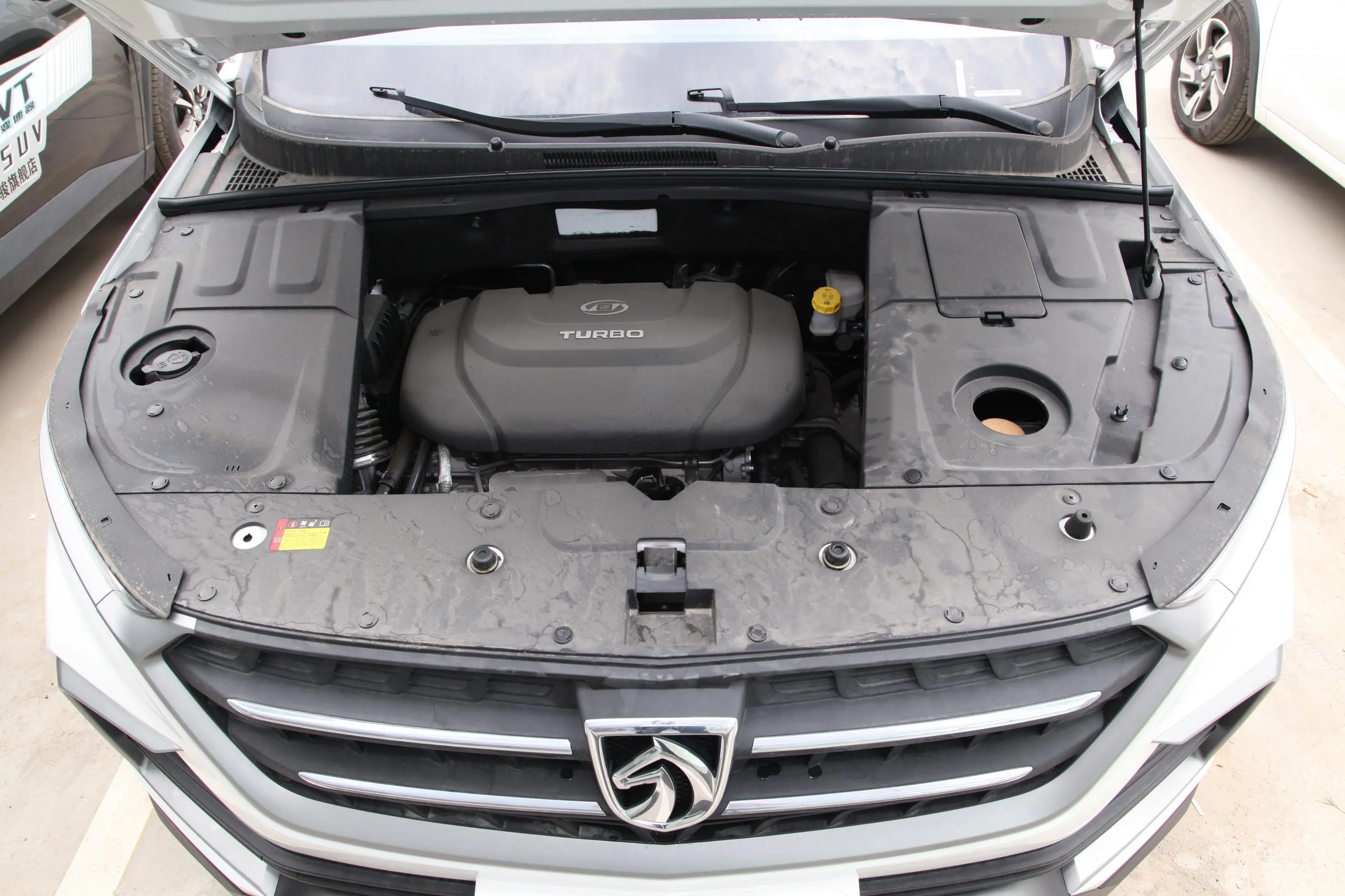 宝骏5301.5T CVT 精英型 5座 国V发动机舱整体