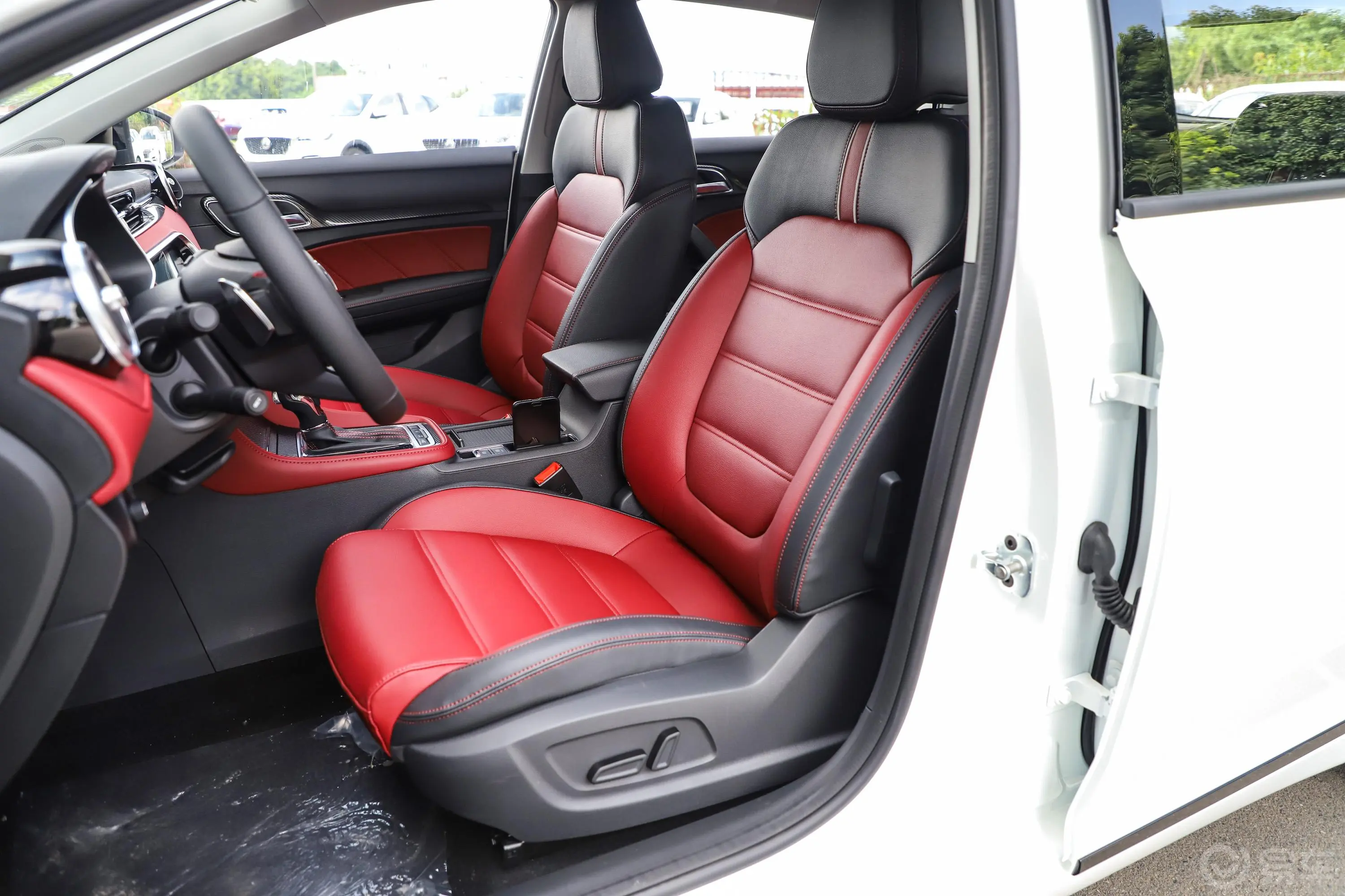 MG620T 双离合 Trophy竞技版+BOSE音响豪华套装 国Ⅵ驾驶员座椅