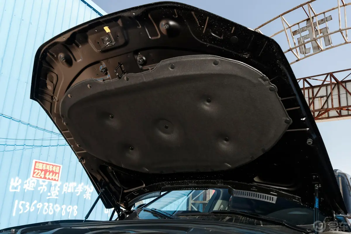 魏牌VV7升级款 2.0T 超豪版 国VI发动机舱盖内侧
