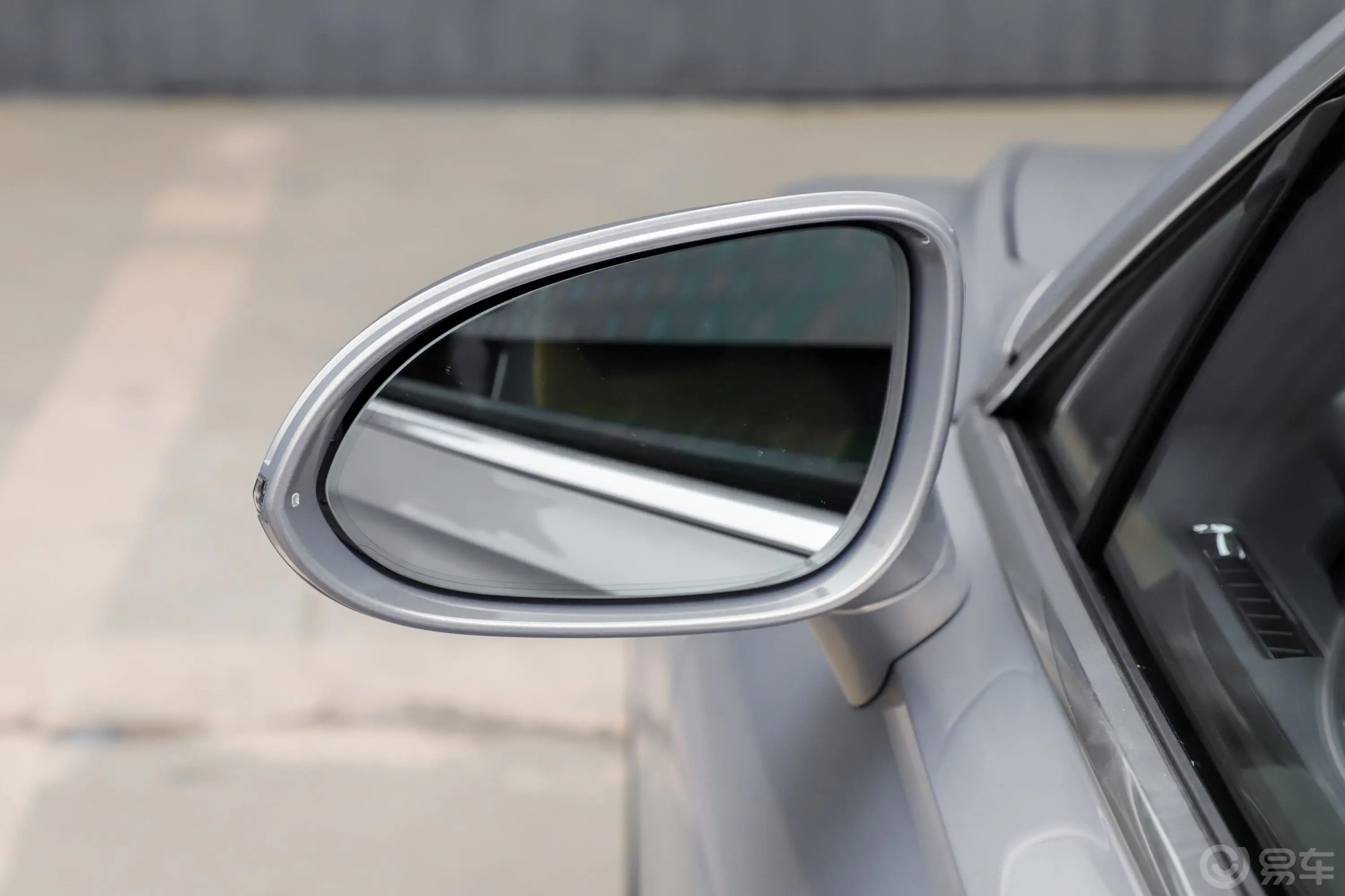 欧陆GT 6.0T W12 敞篷版后视镜镜面