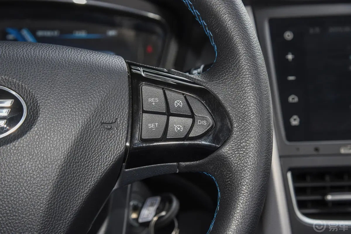 奔腾B30 EV豪华版右侧方向盘功能按键