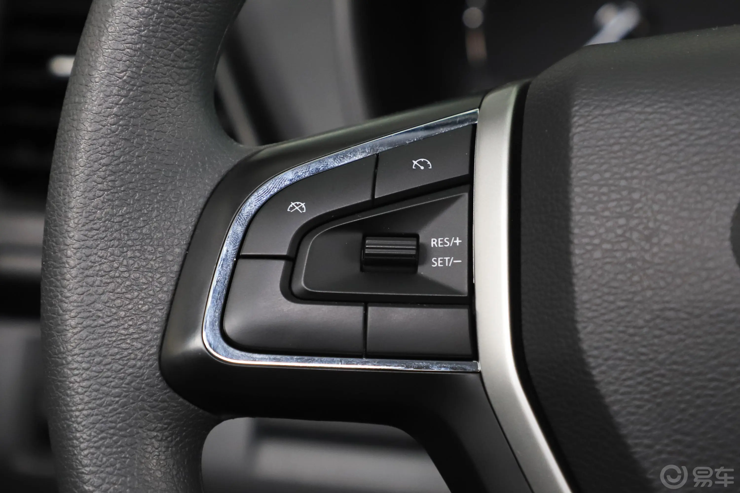 大通T60标厢 2.0T 手自一体 两驱 高底盘舒享版 汽油左侧方向盘功能按键