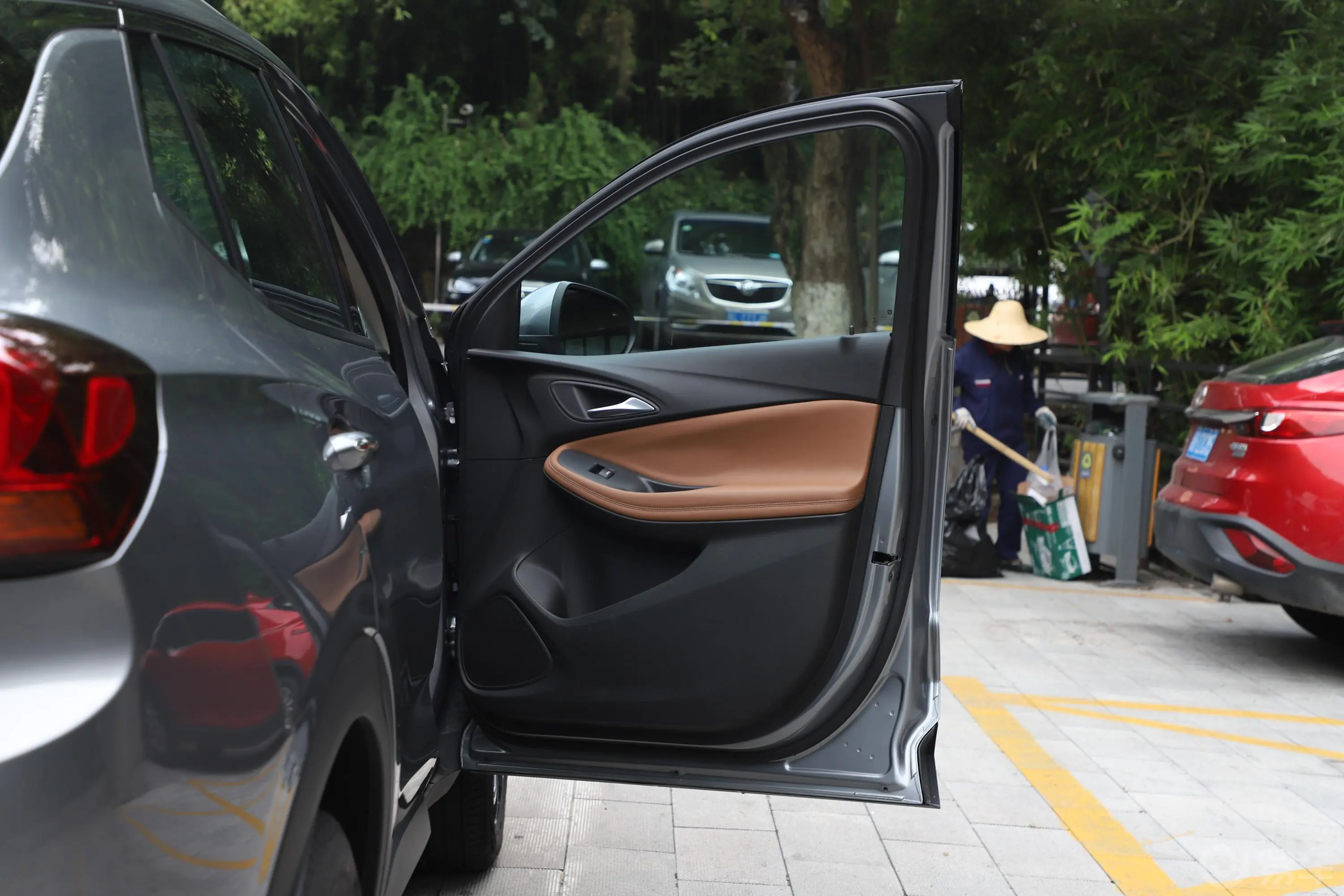 昂科拉GX20T 手自一体 四驱 全能旗舰型副驾驶员车门