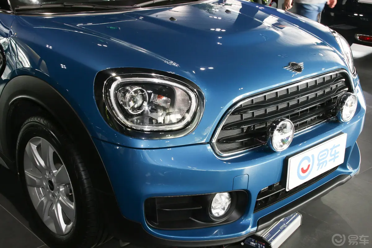 MINI COUNTRYMAN1.5T COOPER ALL4 经典派前格栅侧俯拍