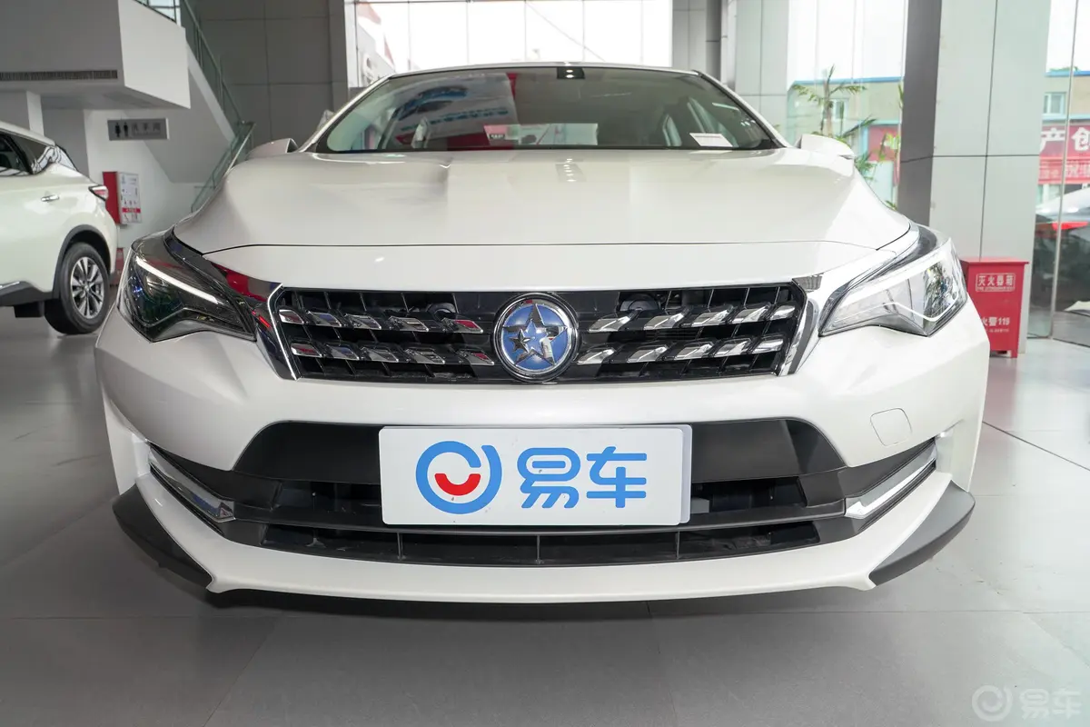 启辰D601.6L CVT 智联精英版正前水平