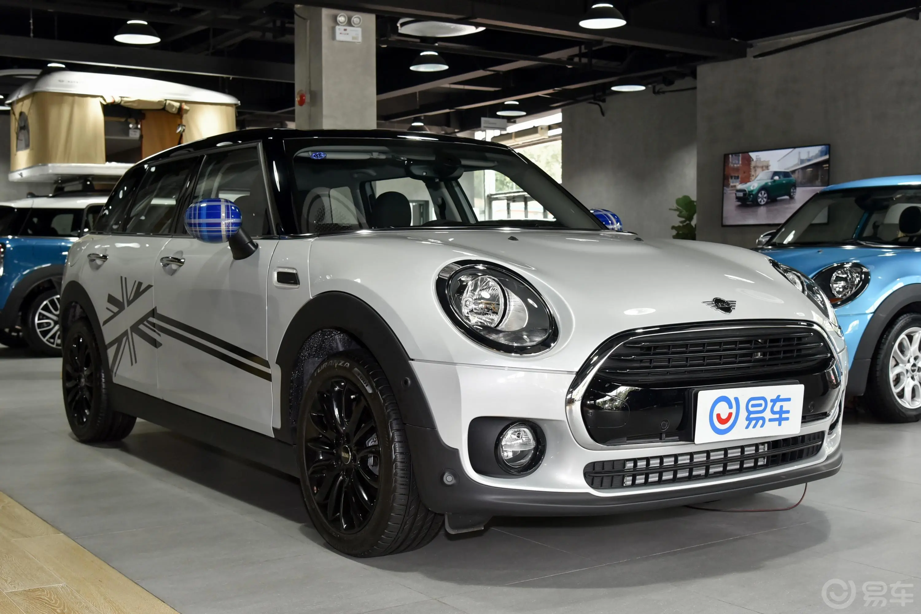 MINI CLUBMAN1.5T COOPER 经典派发动机舱盖内侧