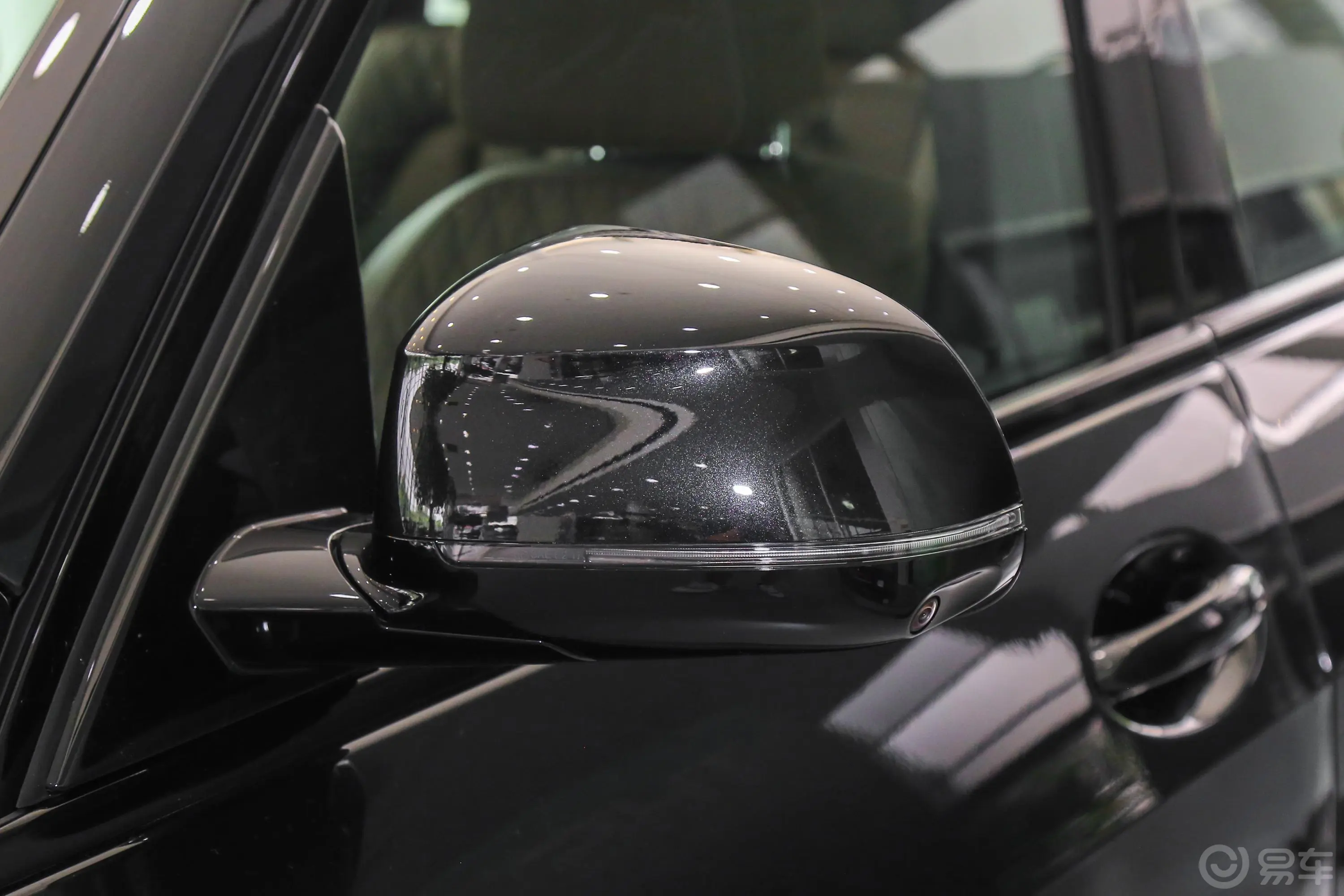 宝马X7xDrive40i 尊享版 M运动套装主驾驶后视镜背面