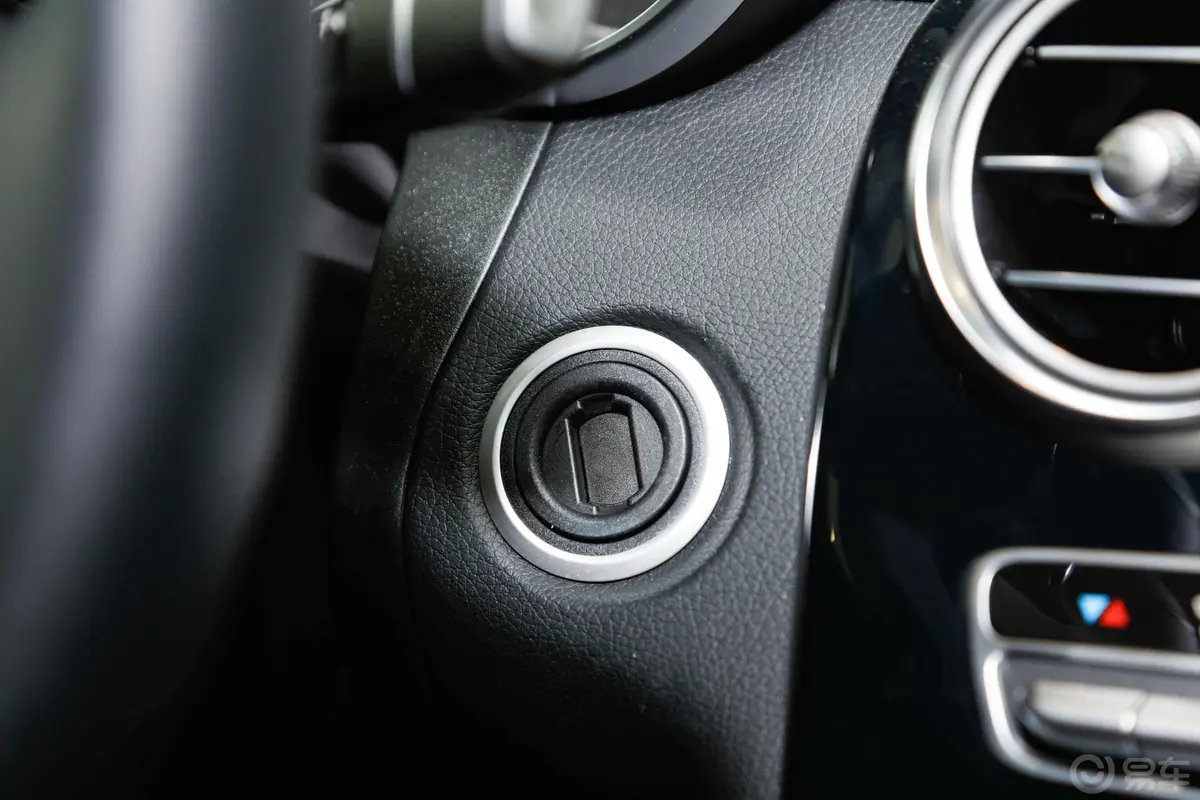 奔驰GLC轿跑GLC 200 4MATIC 轿跑SUV钥匙孔或一键启动按键