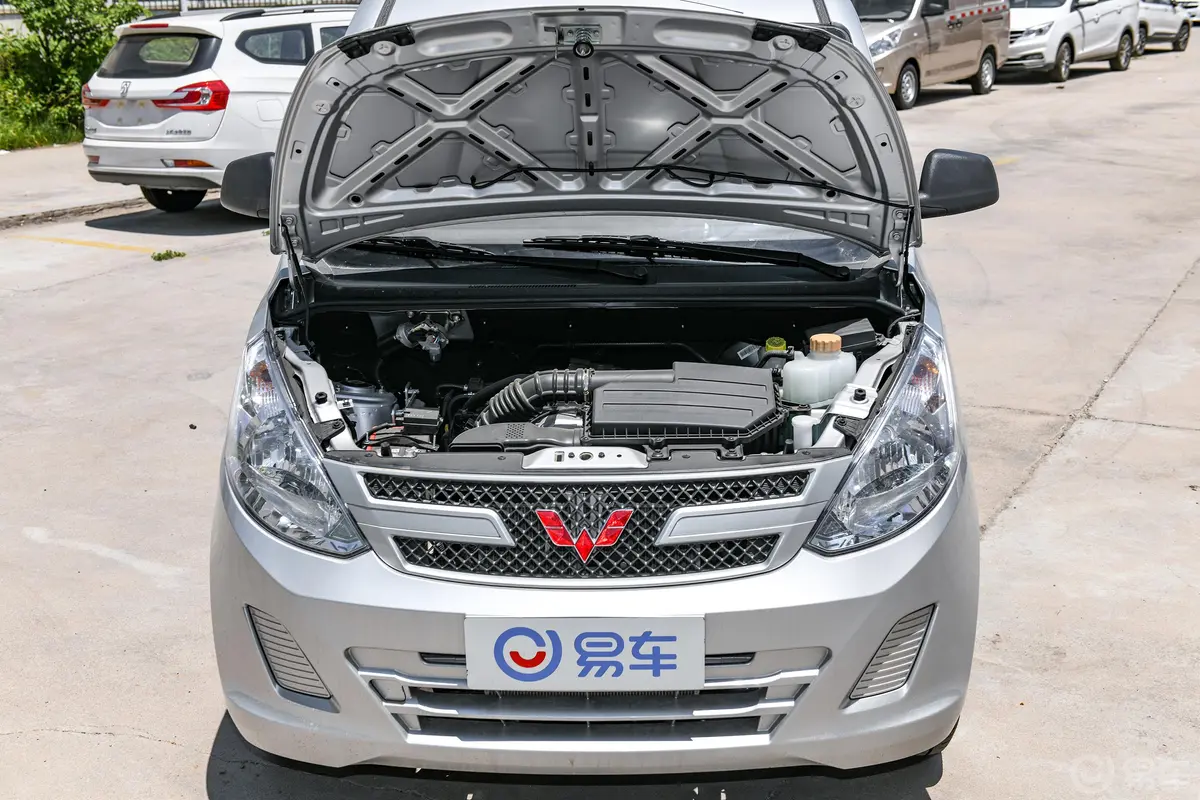 五菱荣光V1.2L 手动 实用型厢式运输车 国V发动机舱整体