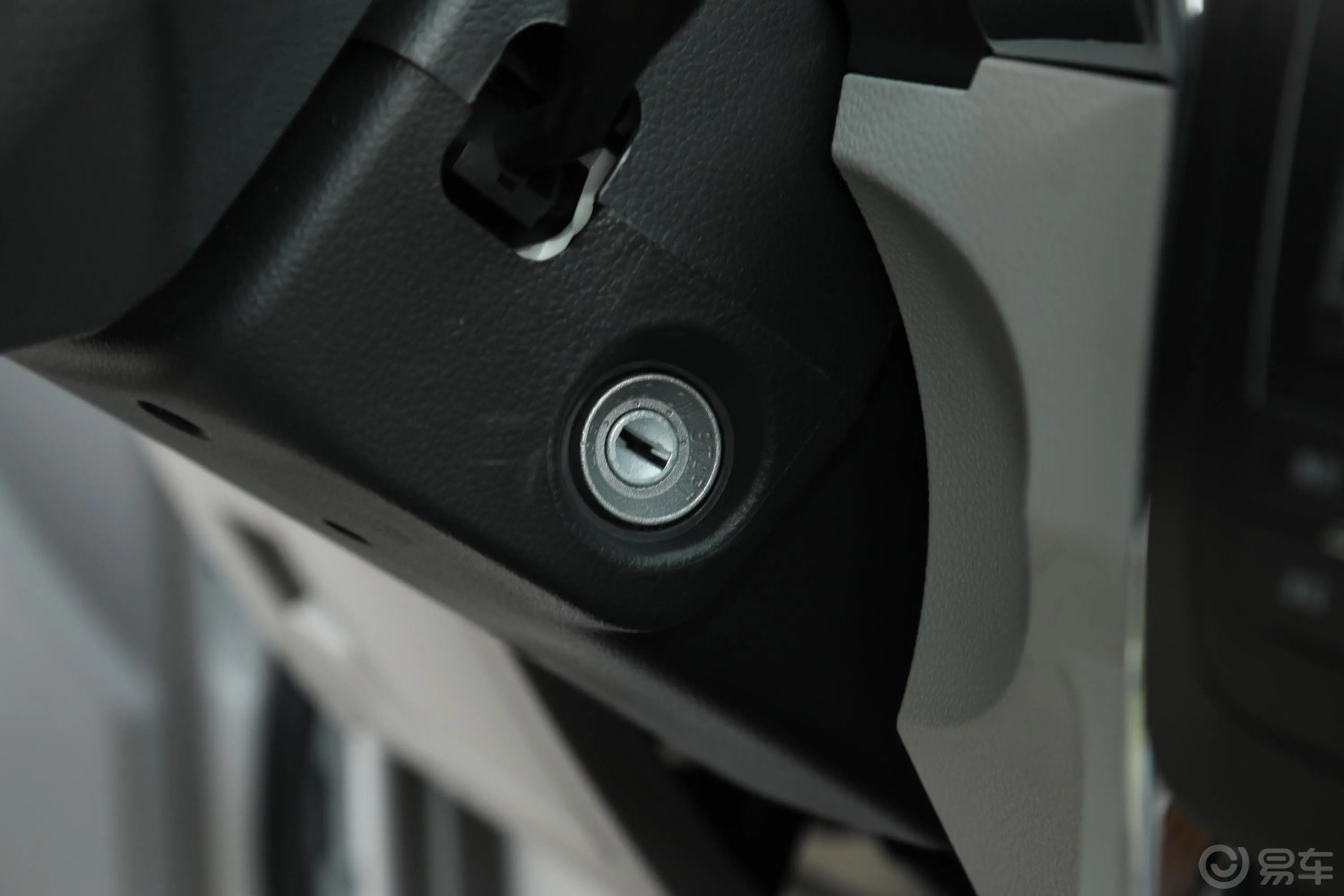 金杯新海狮X30L1.5L 手动 厢货财富版 国V CNG钥匙孔或一键启动按键