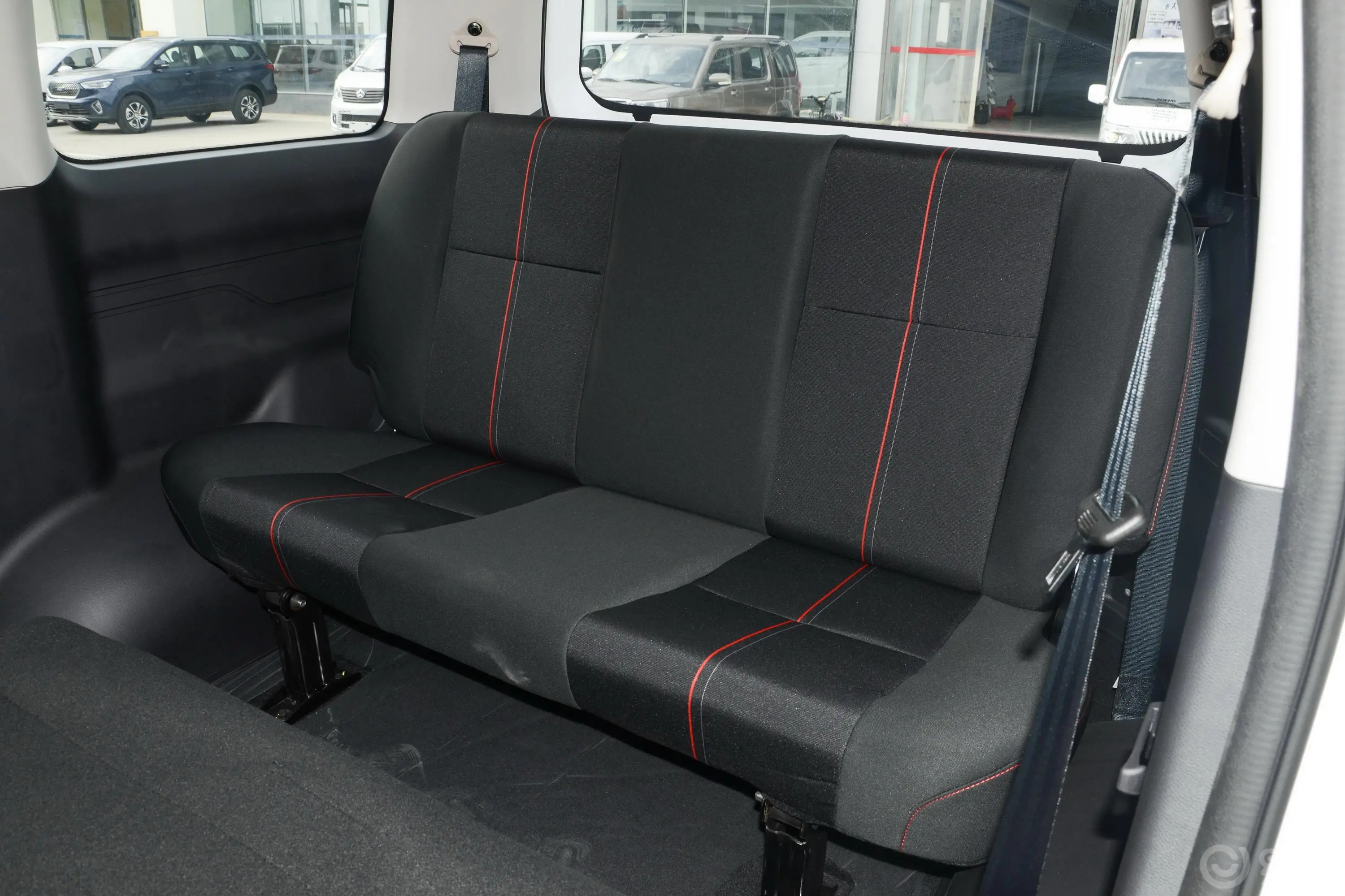 长安欧尚X70A1.5L 手动 基本版 7座 国Ⅴ第三排座椅