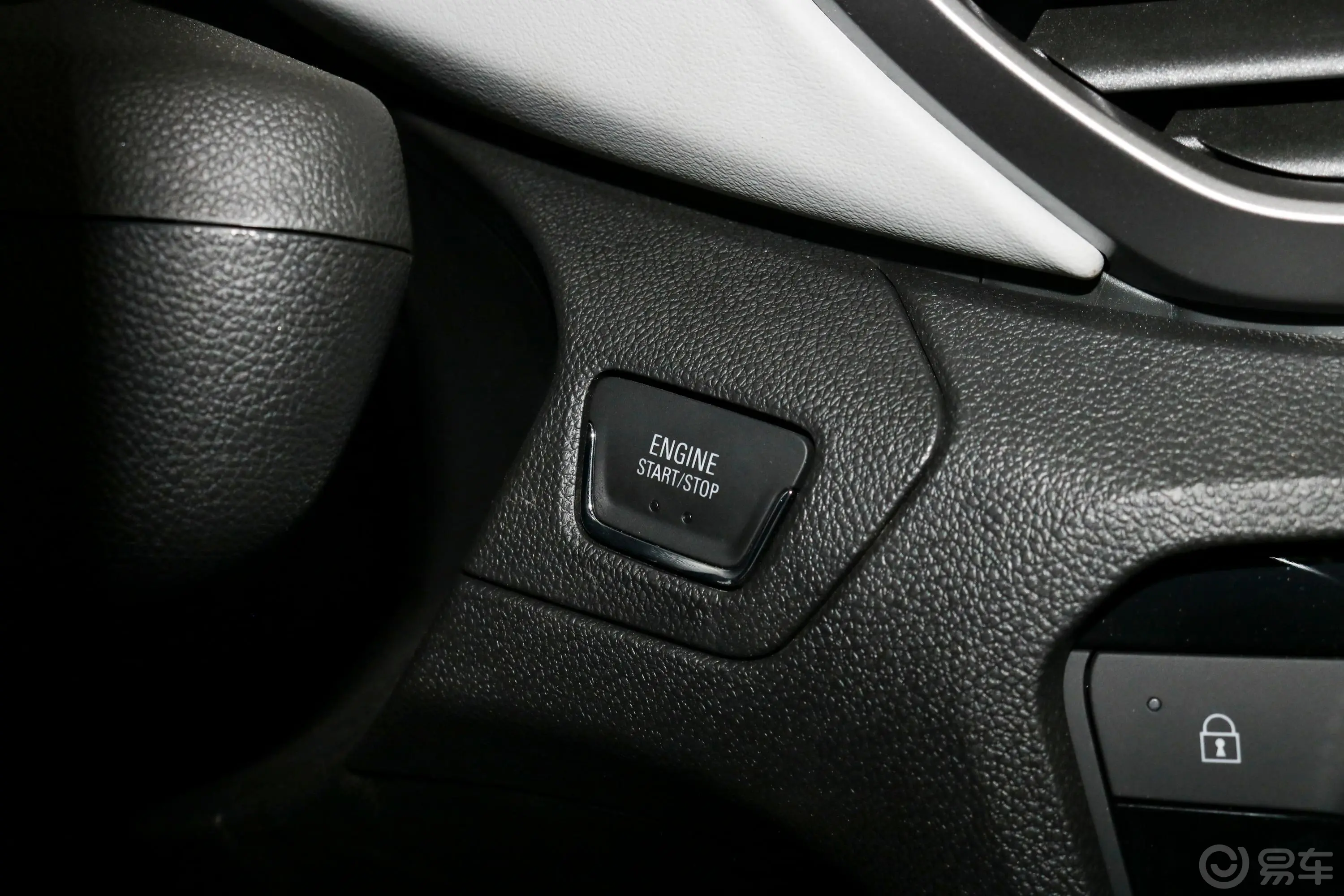沃兰多530T 手自一体 劲享版 5座 国V钥匙孔或一键启动按键