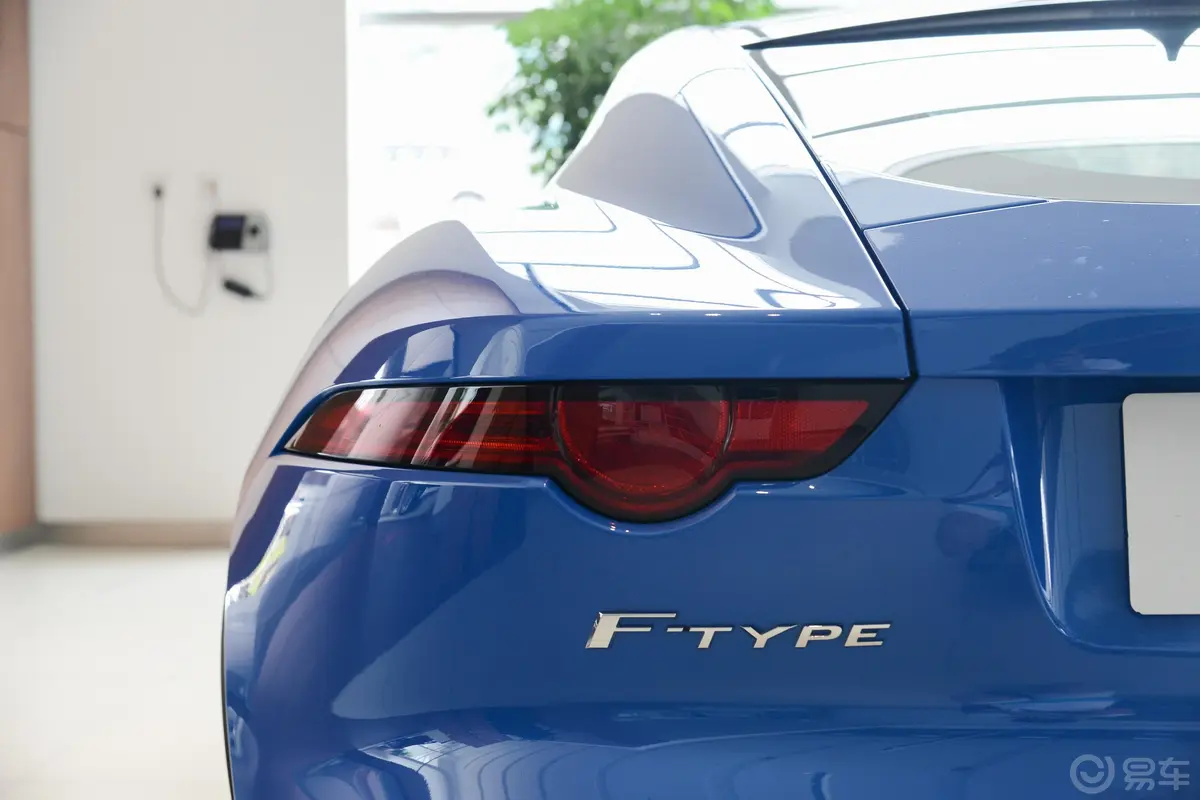 捷豹F-TYPE3.0T 四驱 R-Dynamic 硬顶版外观