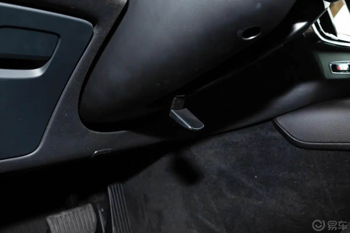 沃尔沃S90T4 智行豪华版方向盘调节