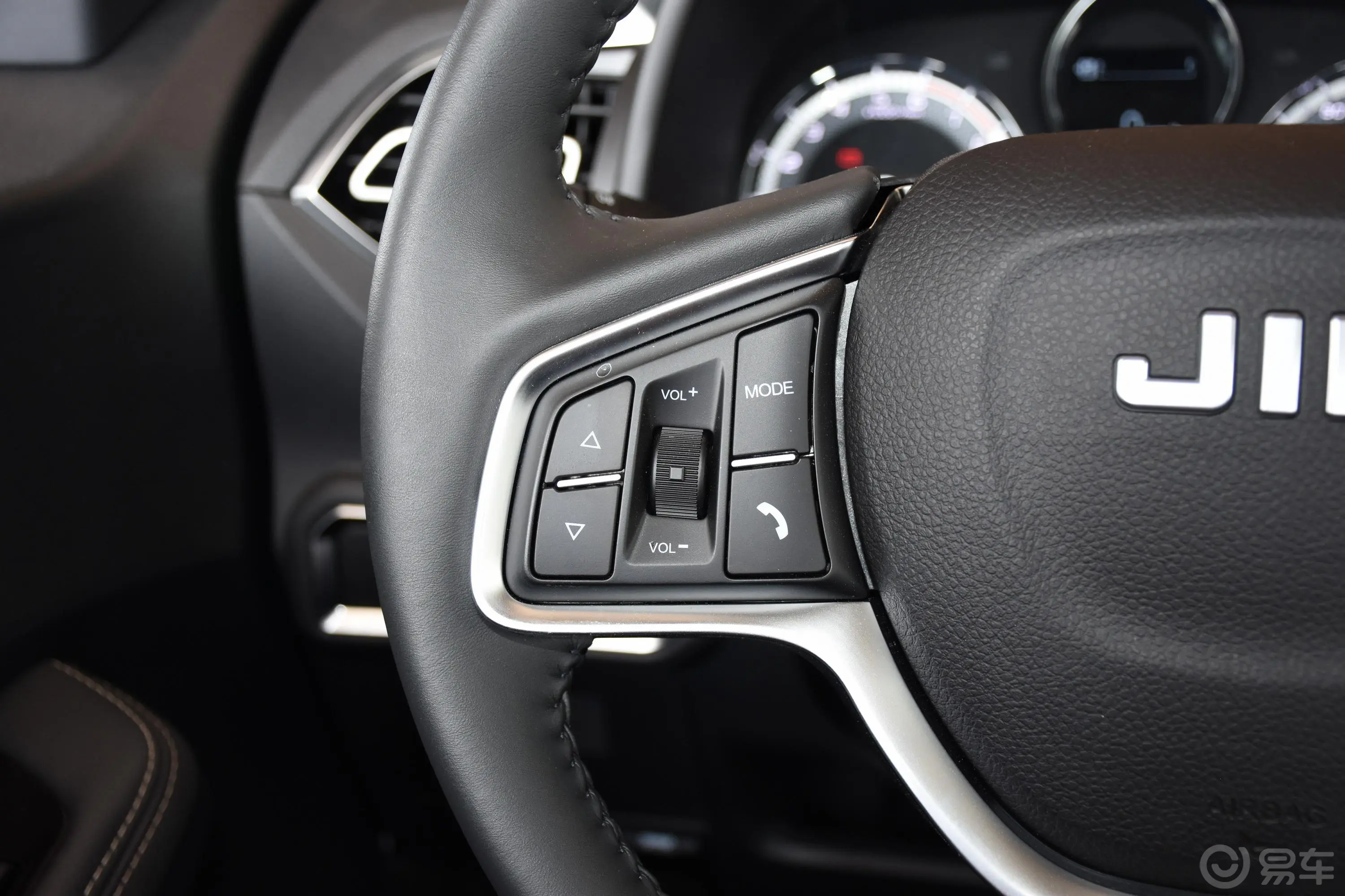 瑞迈S标轴版 2.0T 手动 两驱 豪华款 汽油 国V左侧方向盘功能按键