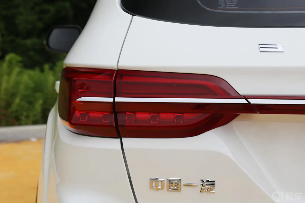 奔腾T331.6L 手动 豪华型 国V外观