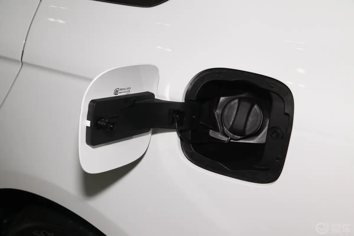 帝豪GL1.4T 手动 精英智享型加油口