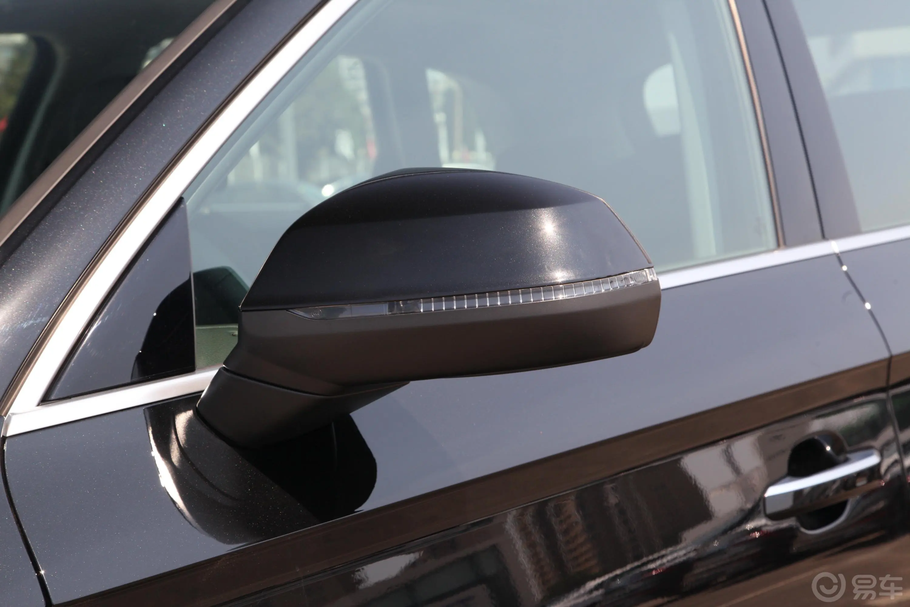 奥迪Q5L45 TFSI 尊享时尚版 国VI主驾驶后视镜背面