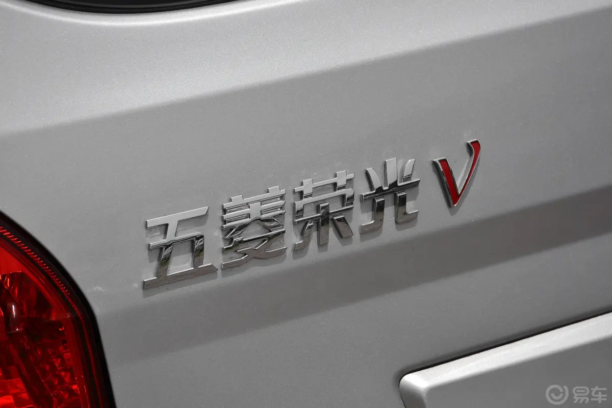 五菱荣光V1.2L 手动 标准型 国VI外观