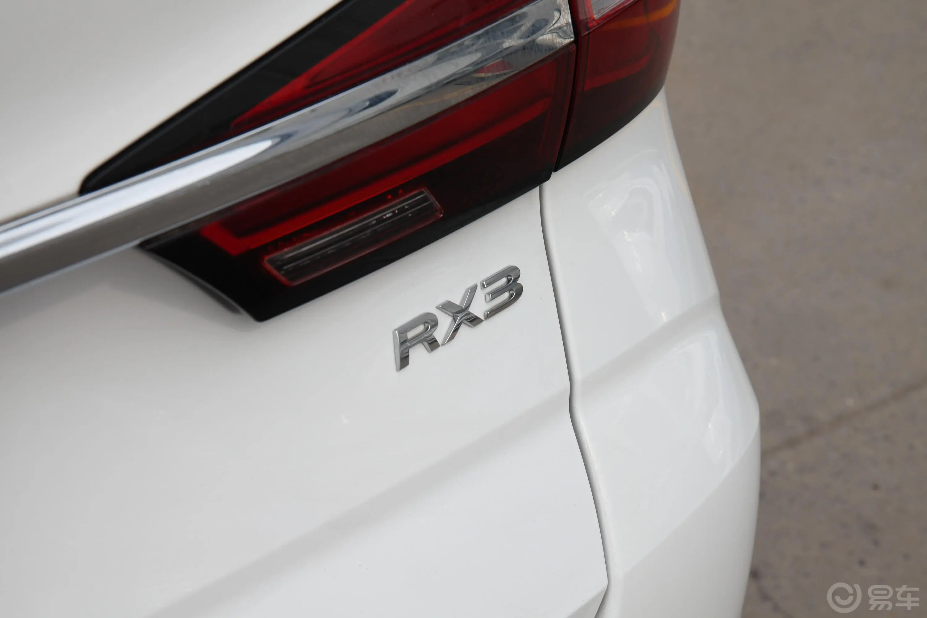 荣威RX31.6L CVT 4G互联超爽旗舰版外观