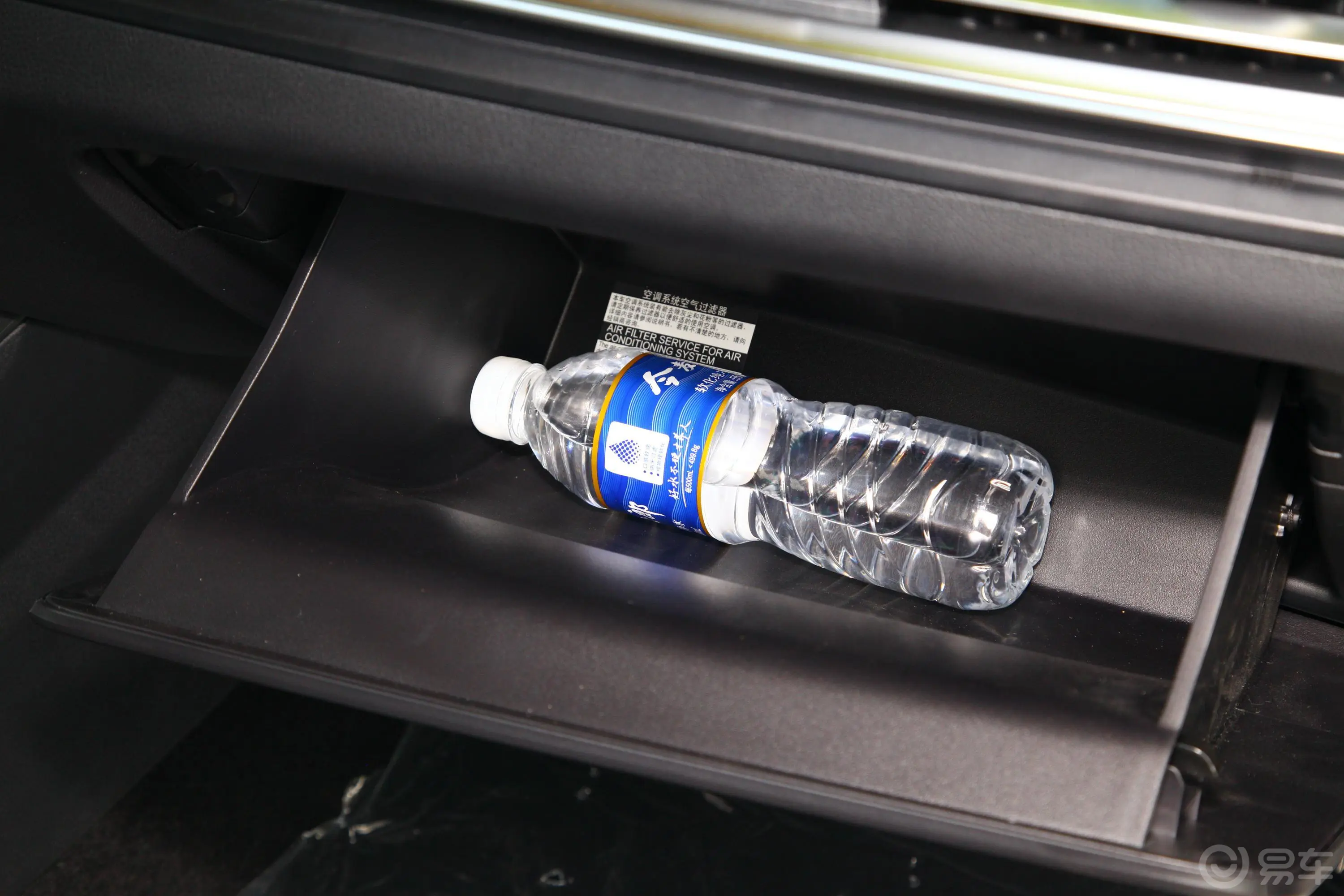 秦Pro超能版 1.5TI 双离合 智联锋尚版 国VI手套箱空间水瓶横置