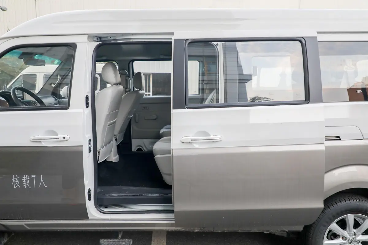 新海狮S客车 1.6L 手动 商务版 国V驾驶员侧后车门