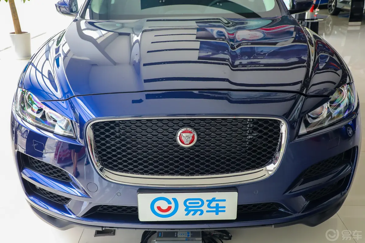 捷豹F-PACE2.0T 两驱 都市尊享版外观