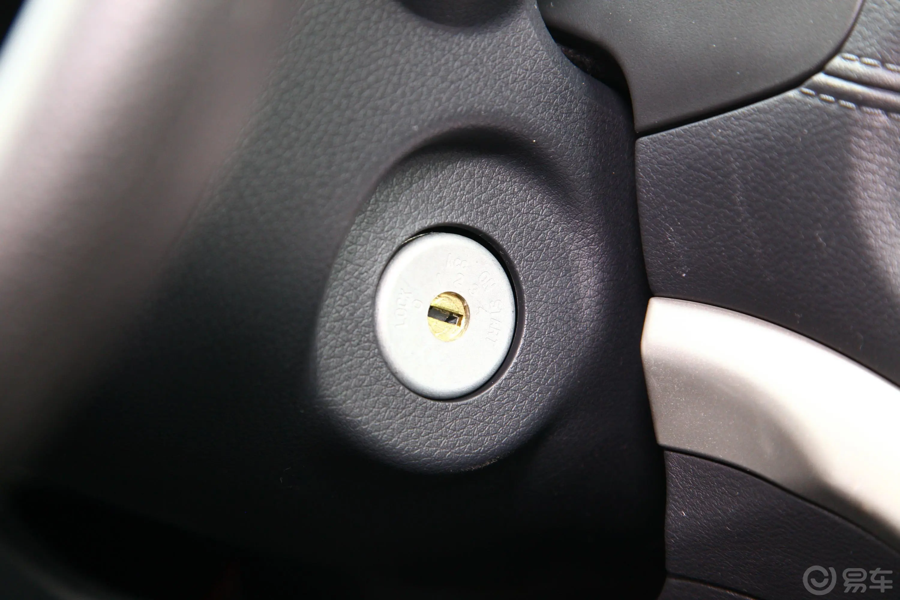锐骐62.4L 手动 两驱 标准版 汽油 国V钥匙孔或一键启动按键