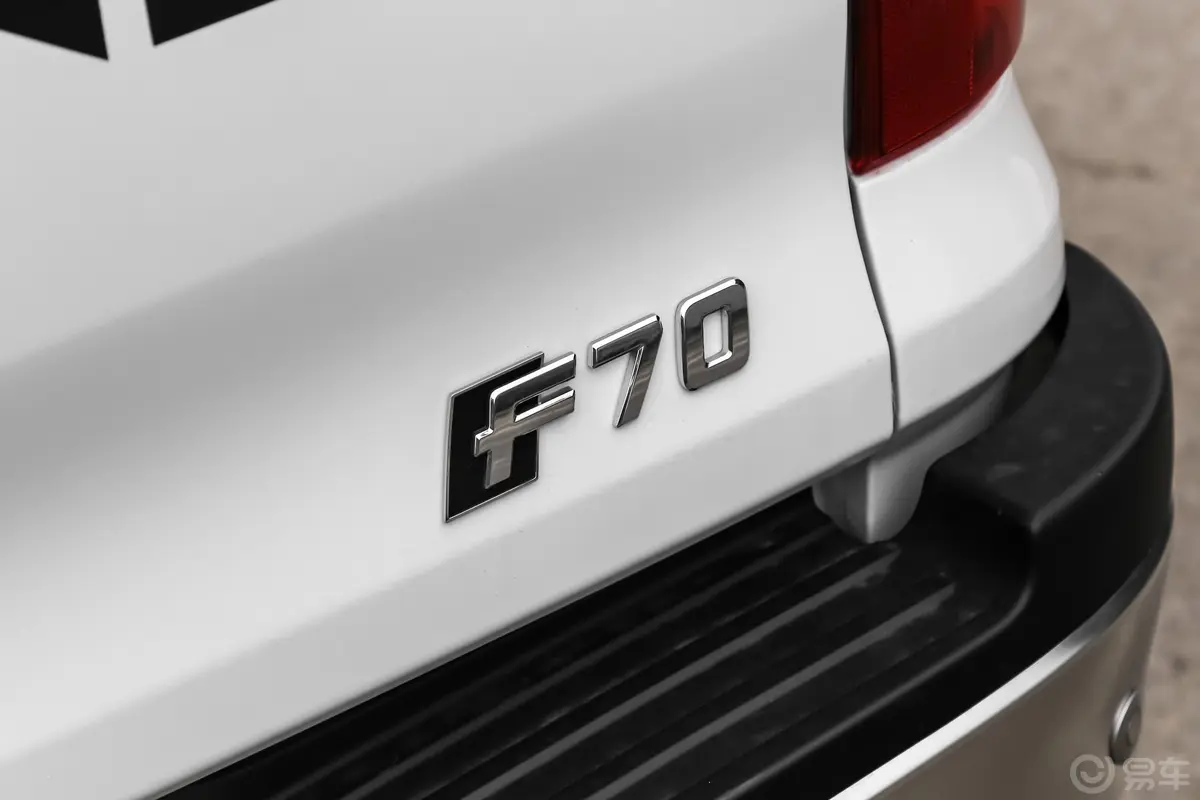 凯程F702.5T 四驱 标轴 行政版 柴油 国V外观