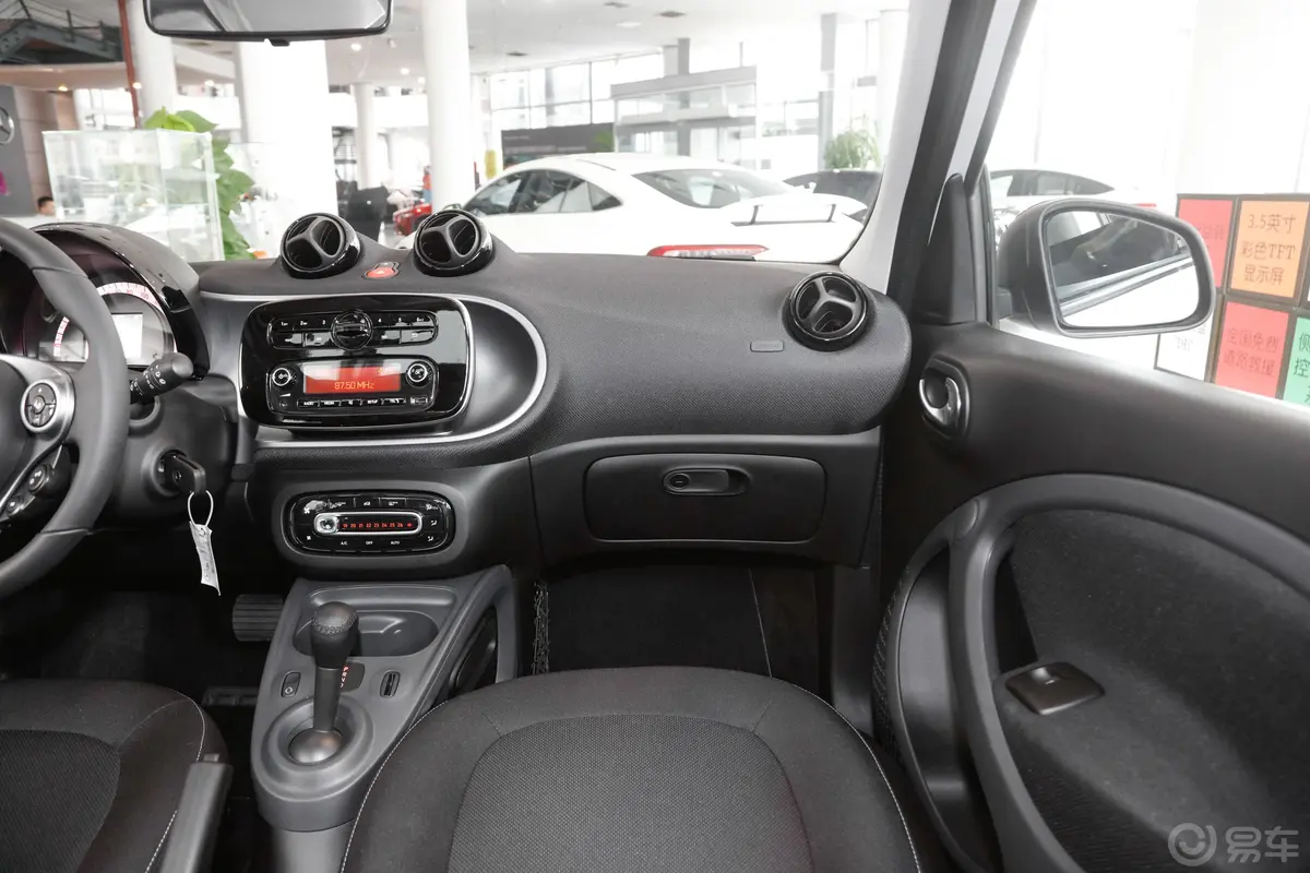 smart forfour1.0L 52千瓦激情版副驾驶位区域