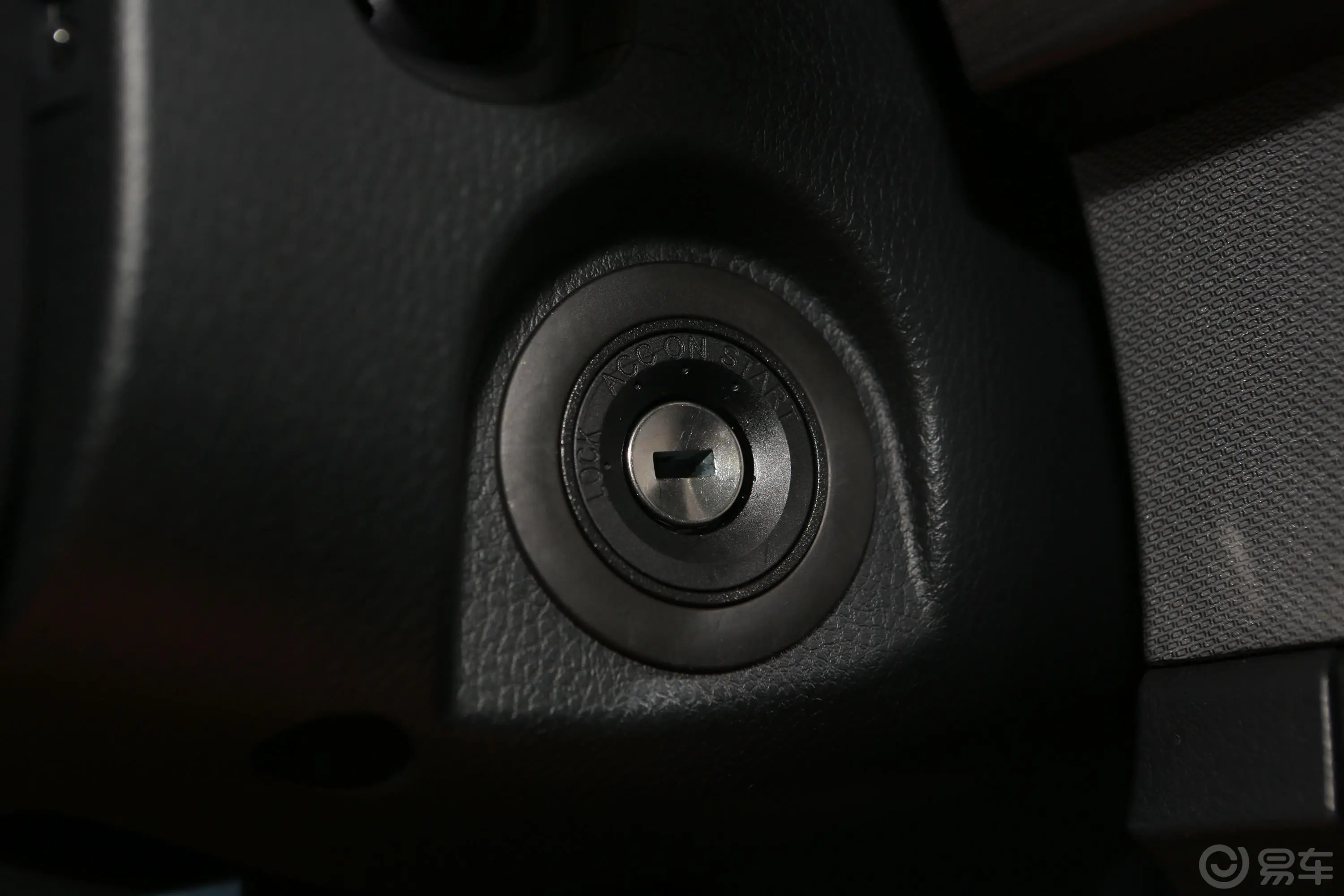 大通G10PLUS 2.0T 手自一体 精英版 汽油 国VI钥匙孔或一键启动按键