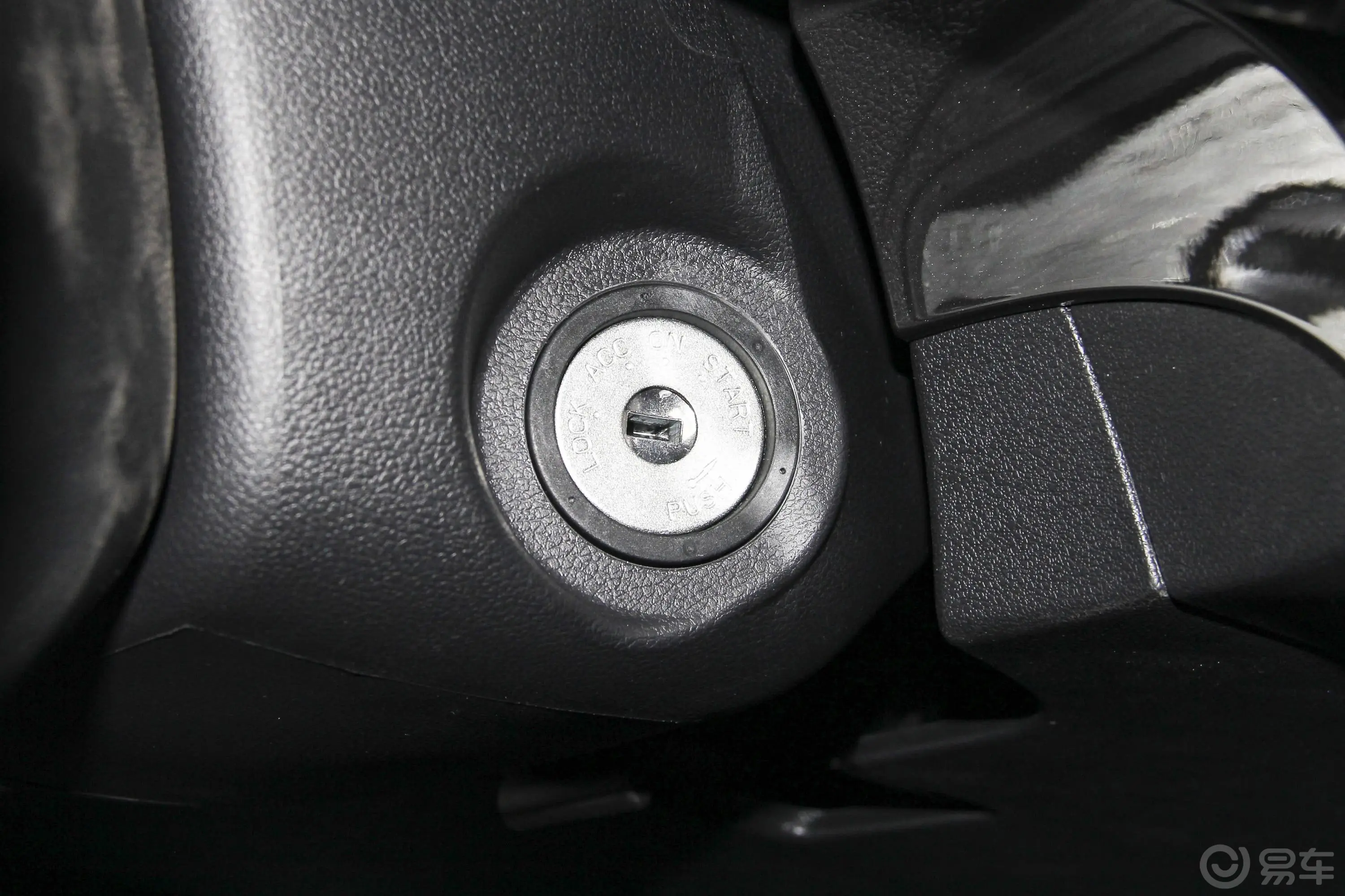 风骏52.0T 手动 大双 欧洲版 柴油 四驱 精英版 国V钥匙孔或一键启动按键
