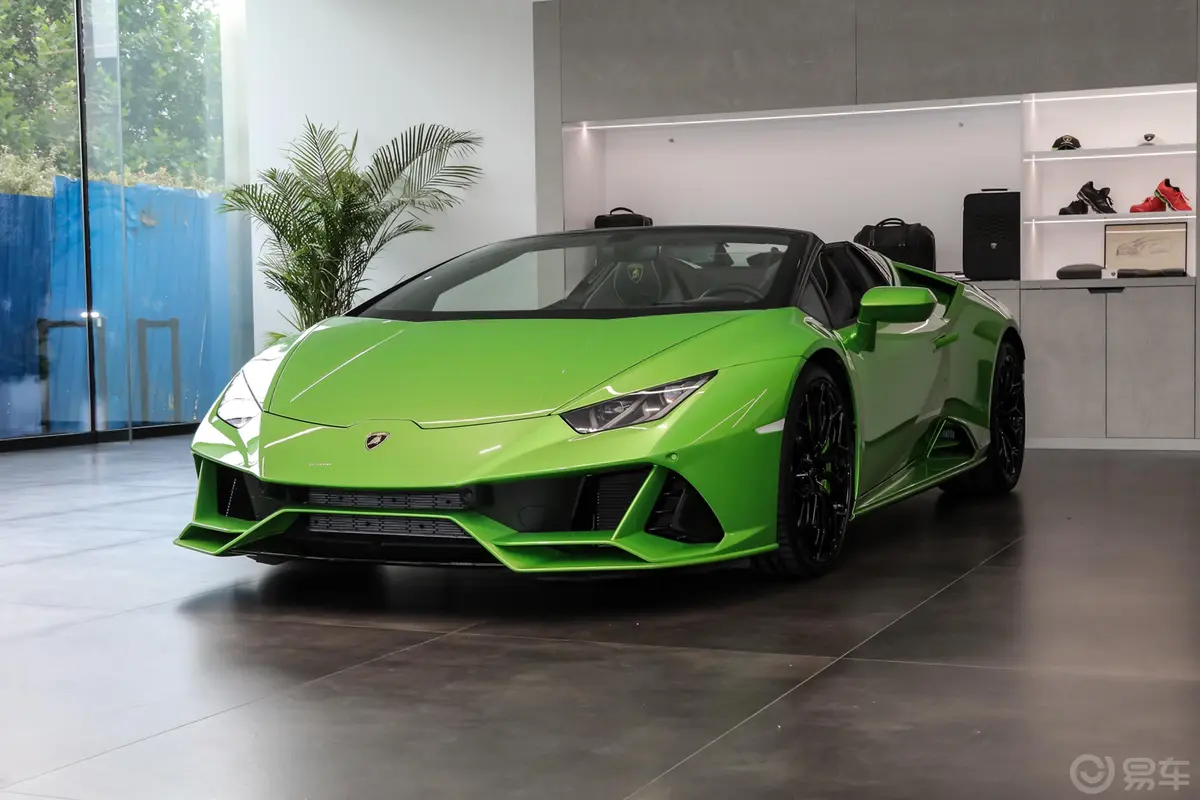 Huracán5.2L EVO Spyder侧前45度车头向左水平