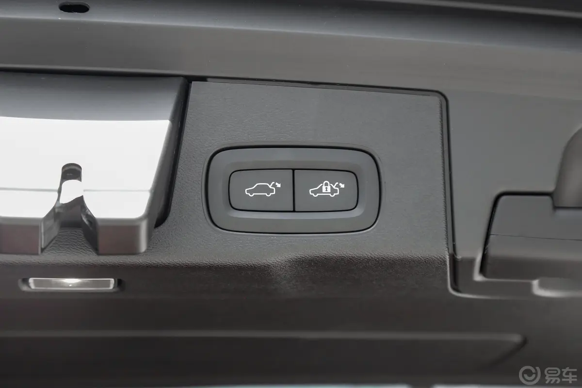 沃尔沃XC60T5 四驱 智雅豪华版 国Ⅵ电动尾门按键（手动扶手）