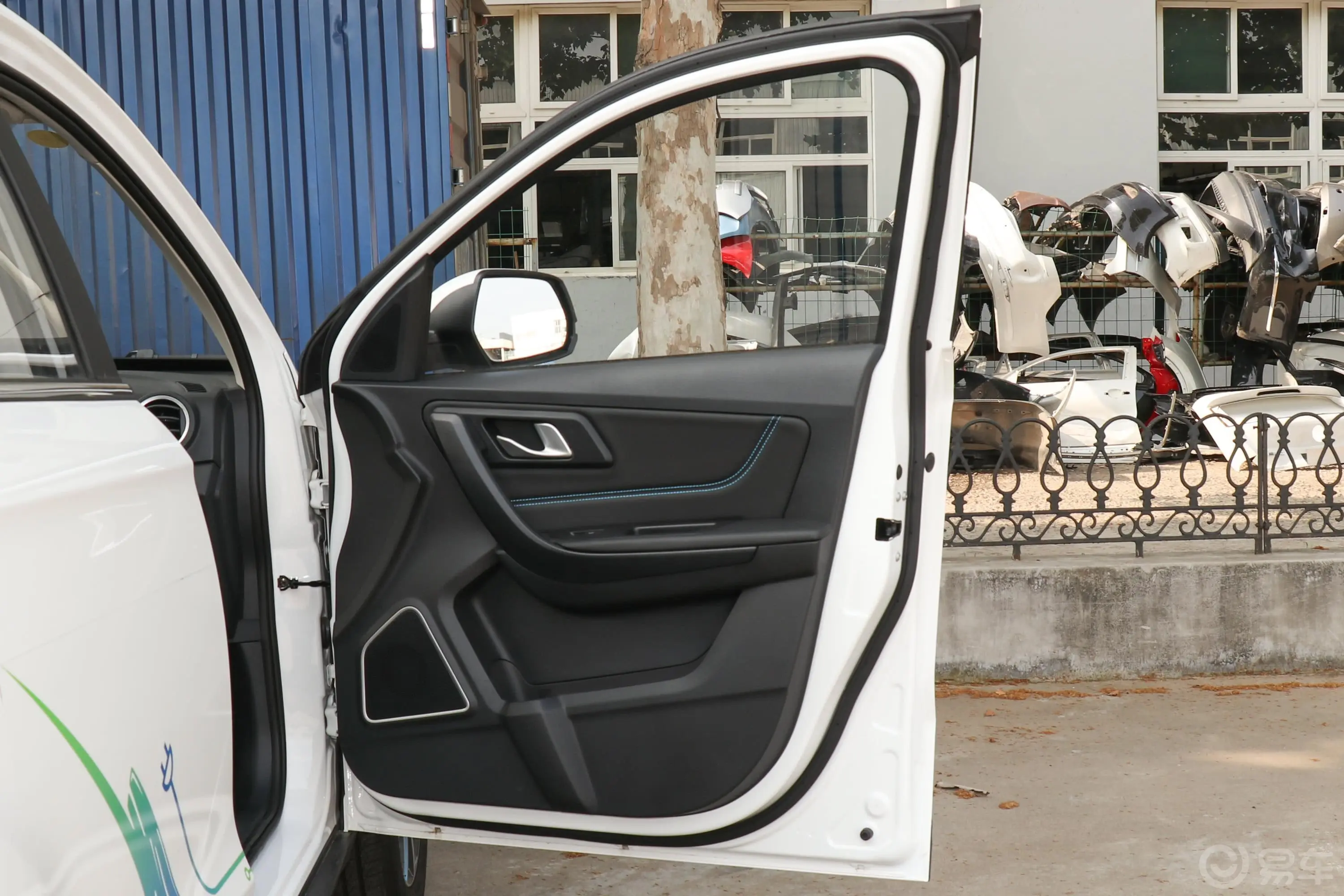 奔腾X40 EVEV400 舒适版副驾驶员车门