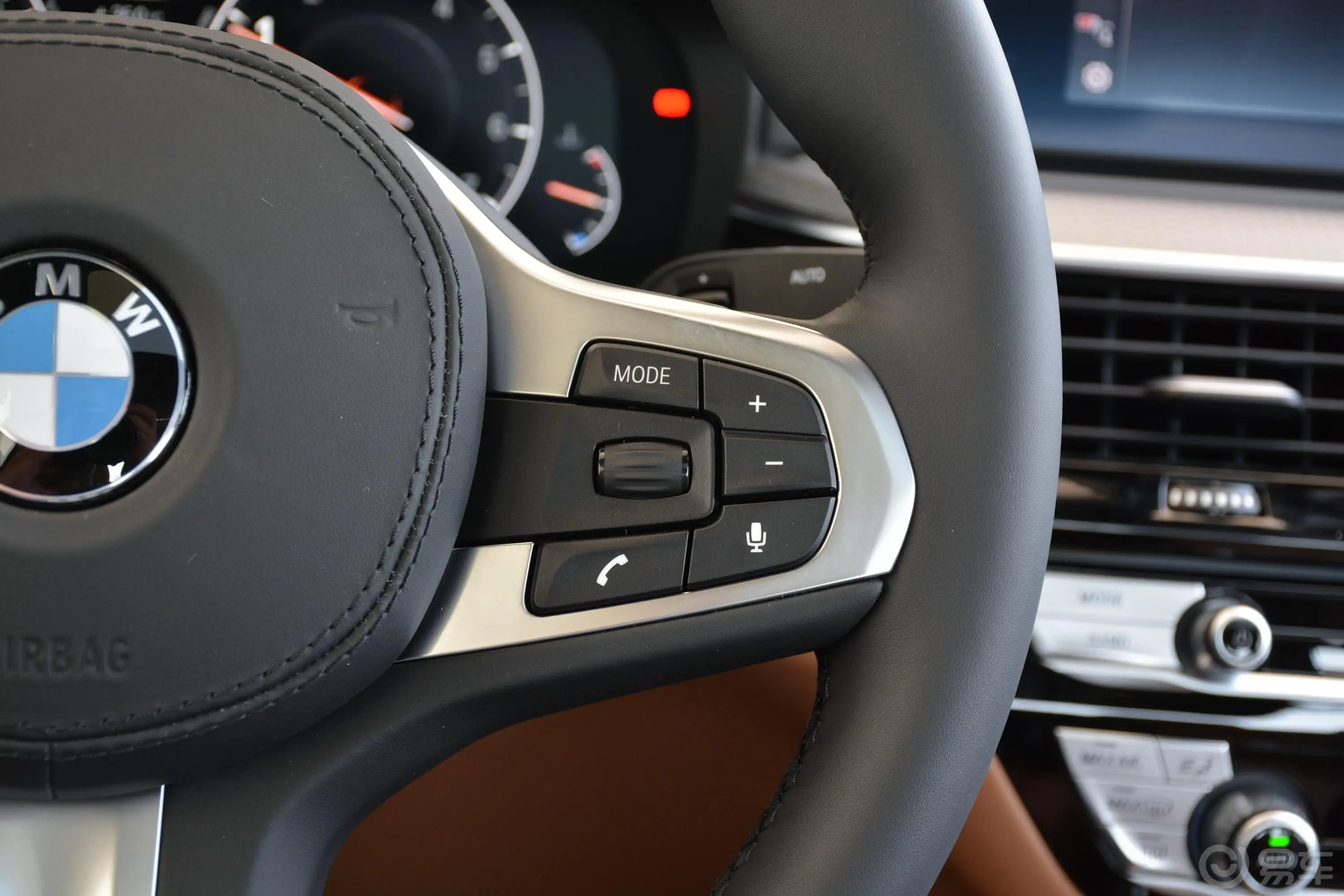 宝马5系(进口)改款 525i M运动套装右侧方向盘功能按键