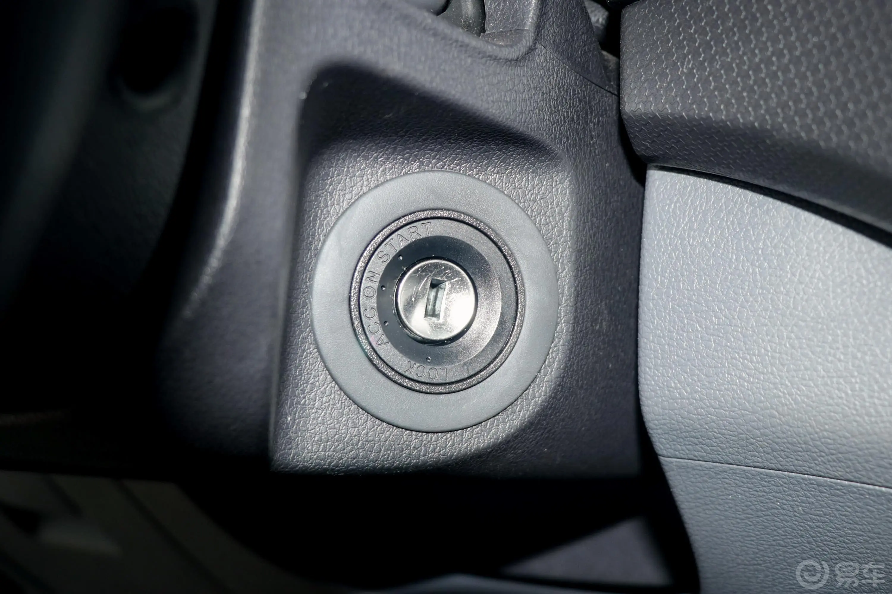 大通T60长厢 2.8T 手动 两驱 低底盘舒适版 柴油 国V钥匙孔或一键启动按键