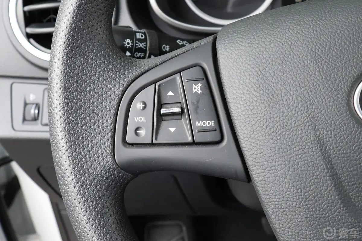 奔腾X40 EVEV400 舒适版左侧方向盘功能按键
