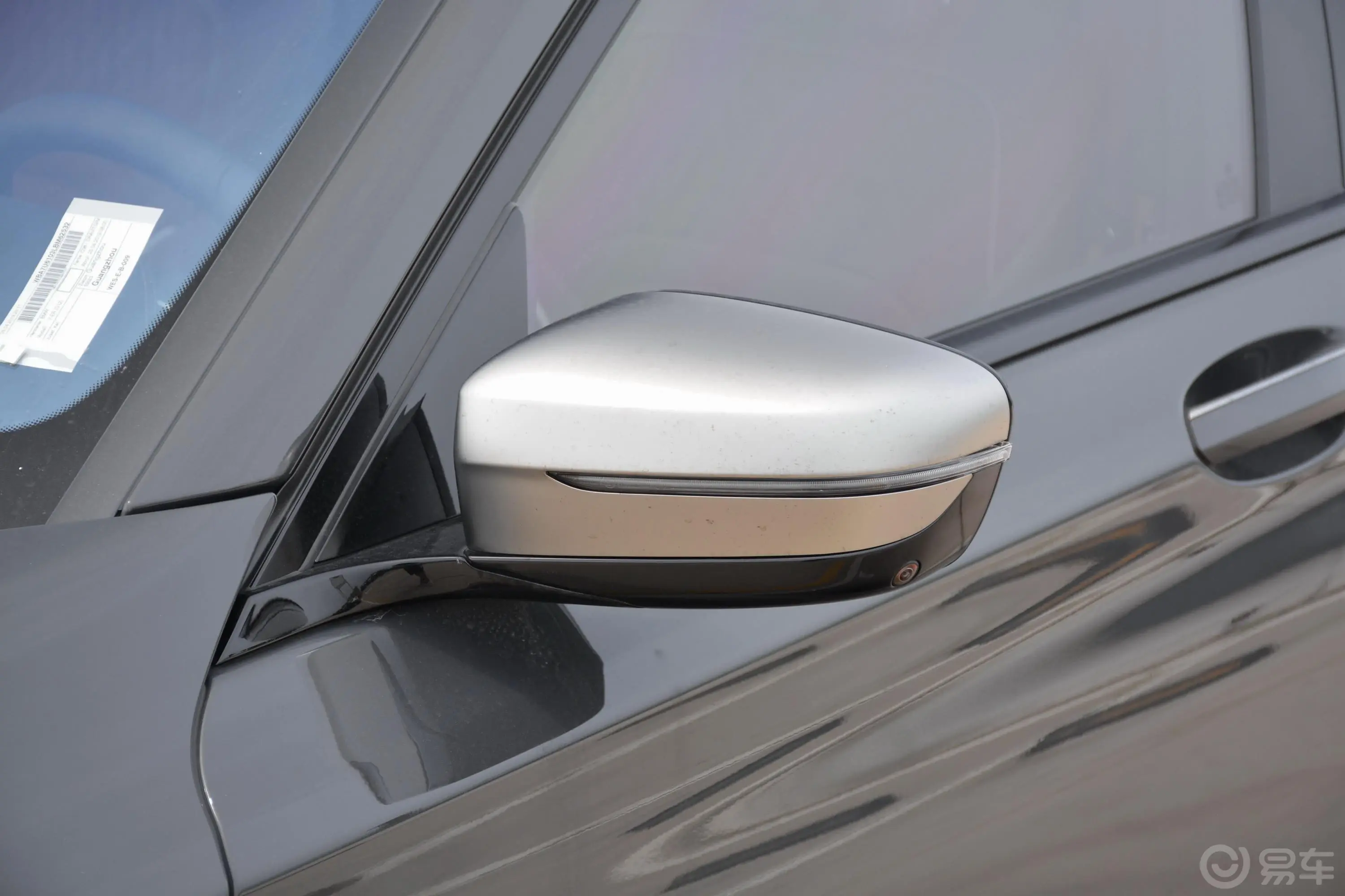宝马7系M760Li xDrive V12 运动套装主驾驶后视镜背面
