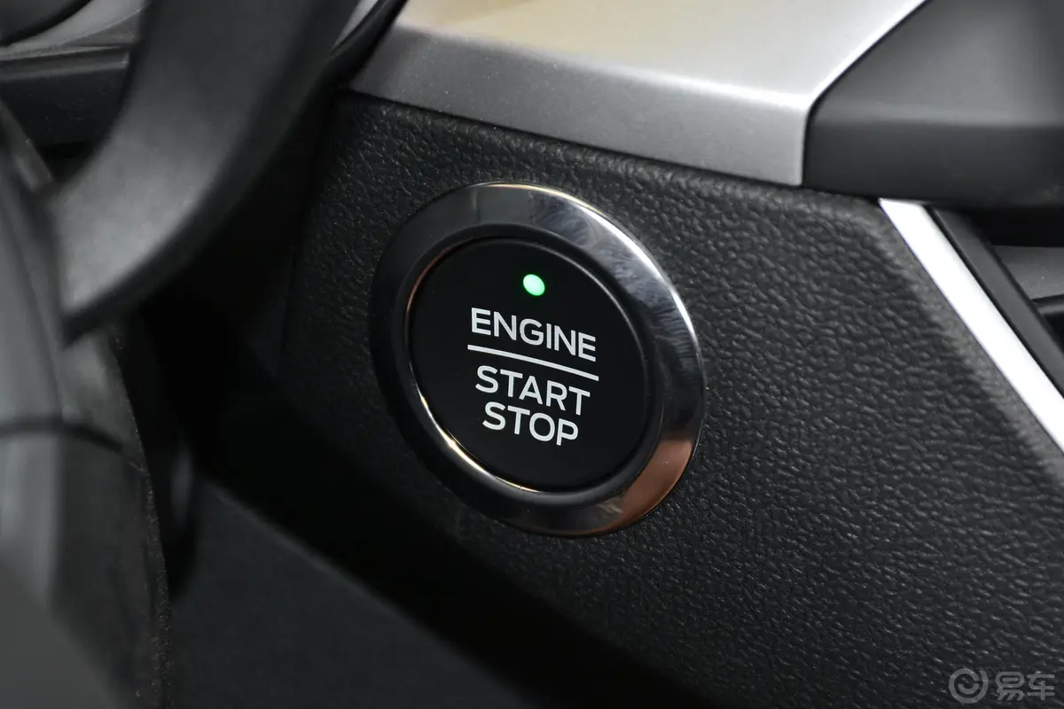 福克斯三厢 1.5L 自动 锋跃型钥匙孔或一键启动按键