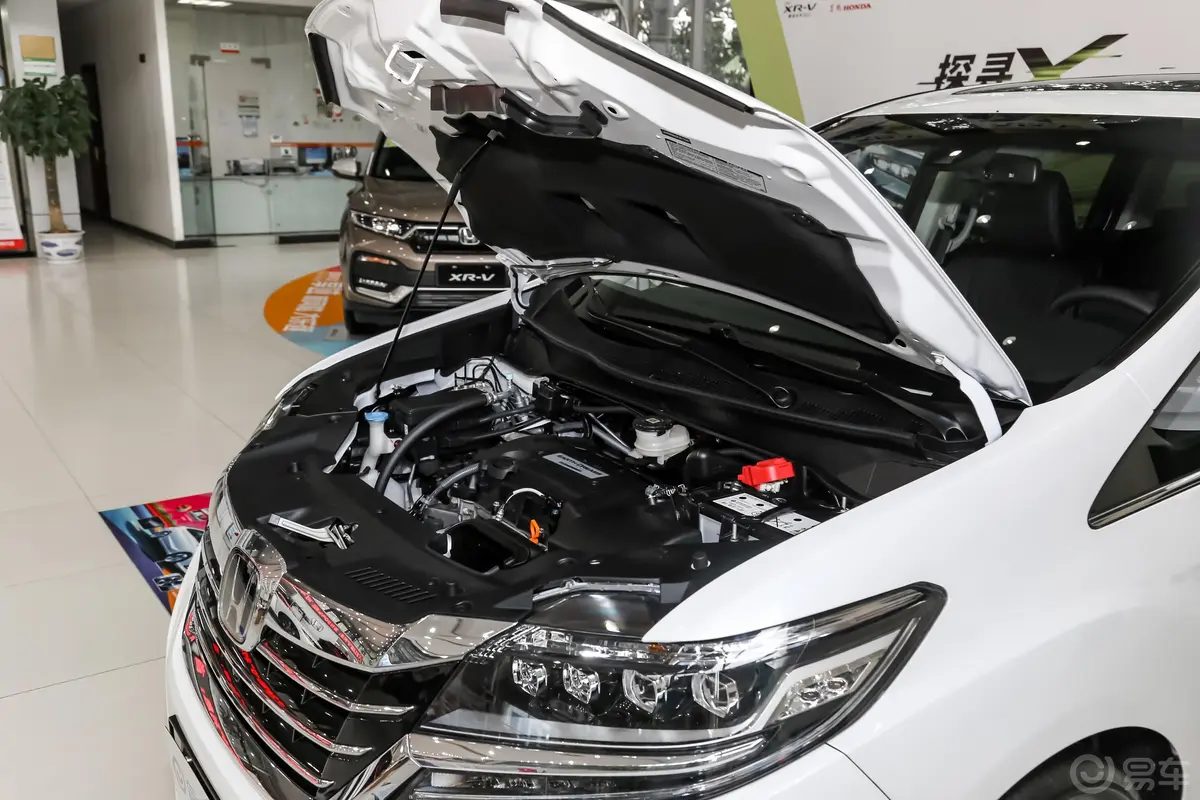 艾力绅2.4L CVT 至尊版外观