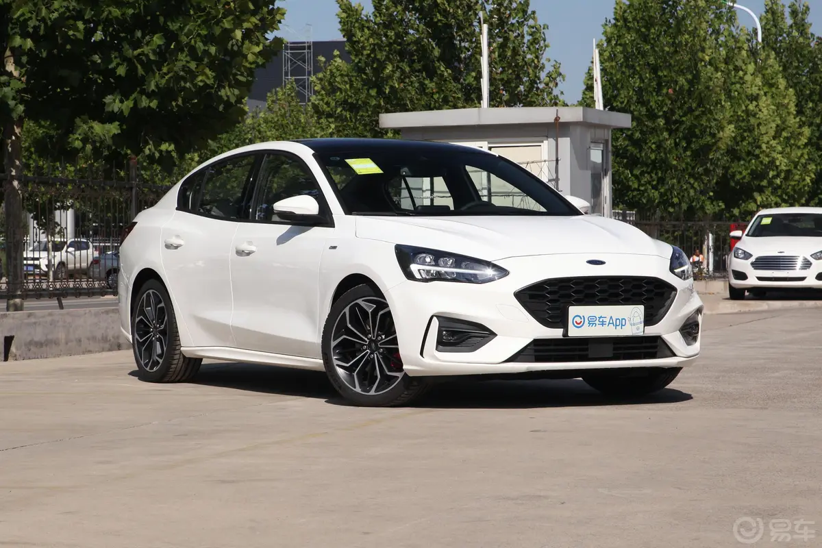 福克斯三厢 EcoBoost 180 手自一体 ST Line外观