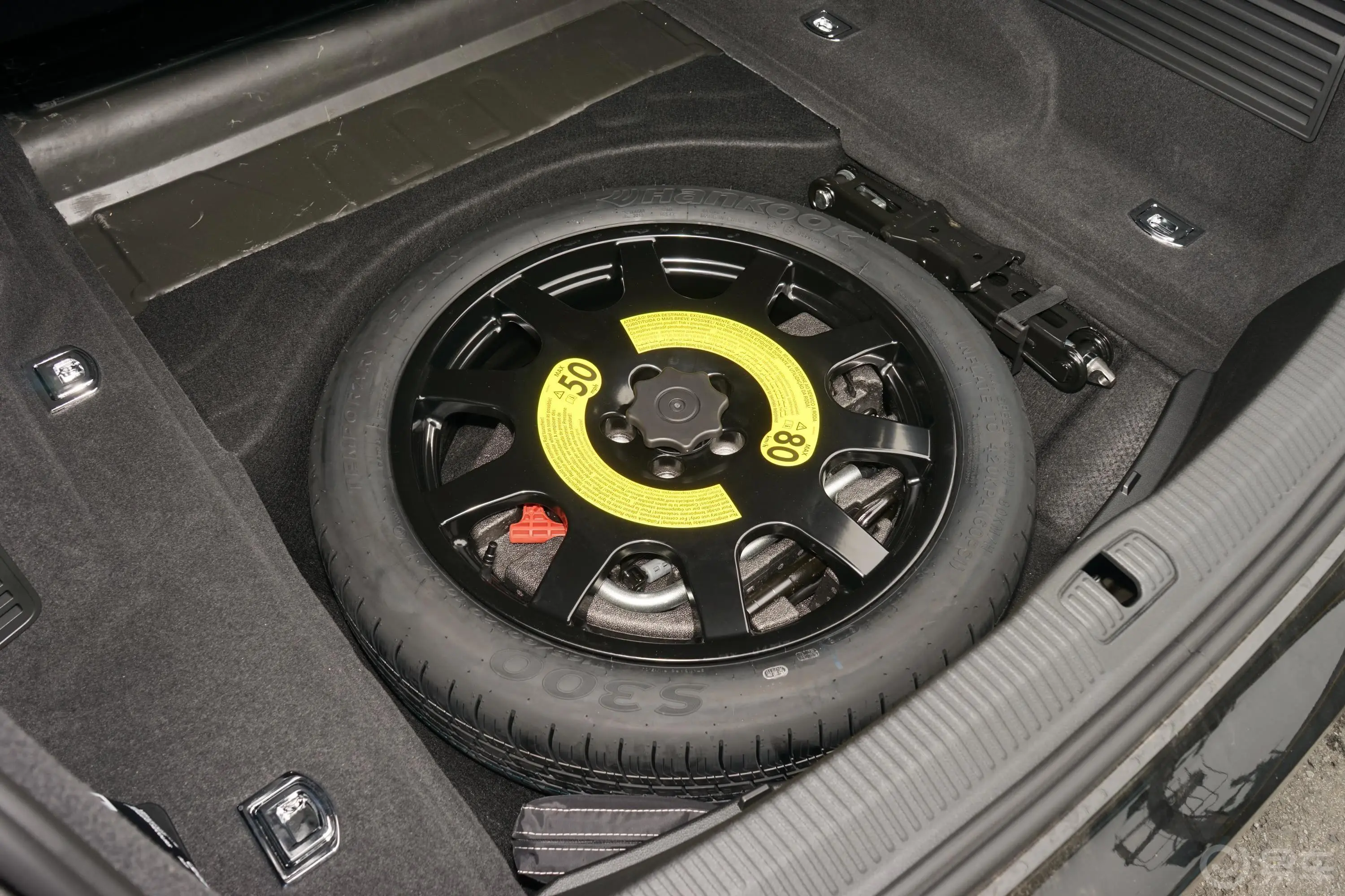 奥迪A8Plus A8L 50 TFSI quattro 舒适型备胎