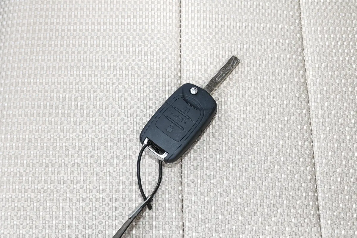五菱宏光S1.5L 手动 标准型 国VI钥匙正面