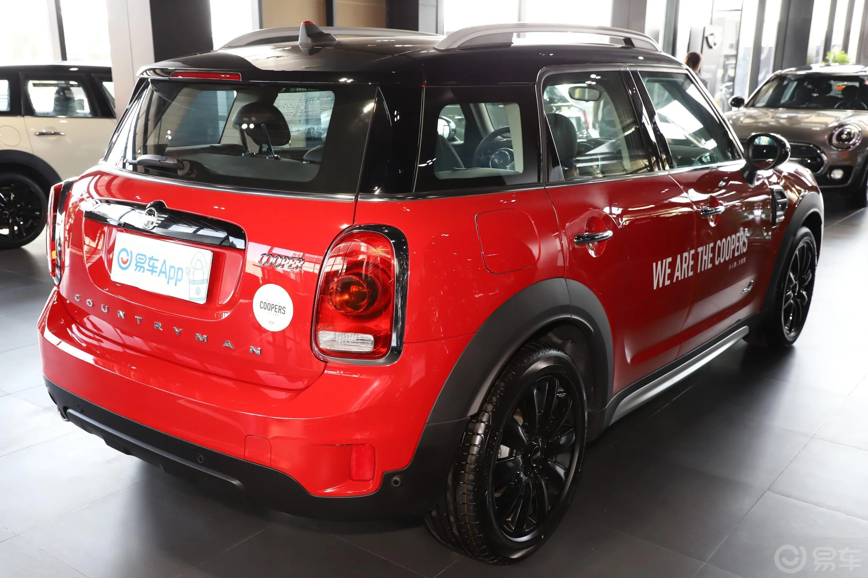 MINI COUNTRYMAN1.5T COOPER ALL4 艺术家侧后45度车头向右水平