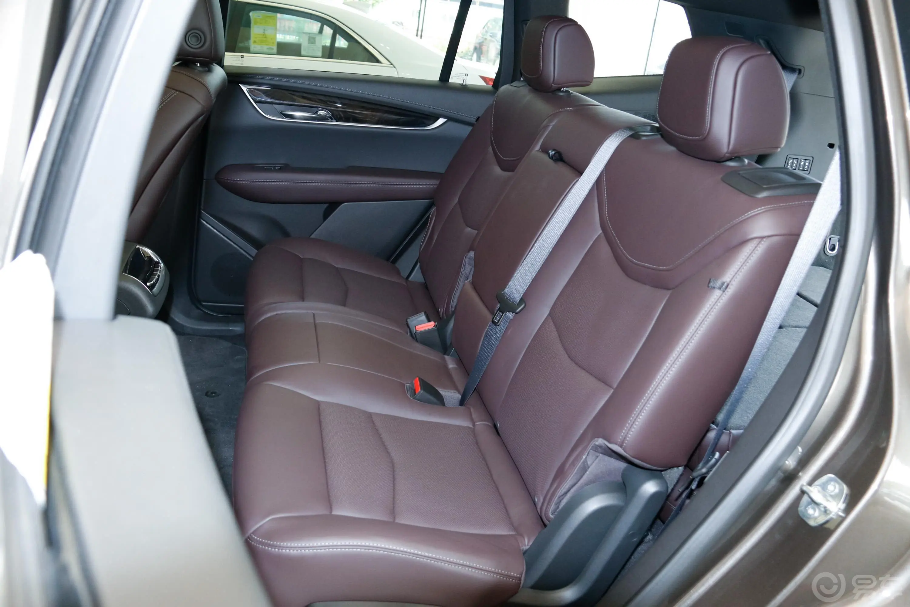 凯迪拉克XT628T 四驱 豪华型 6座后排座椅
