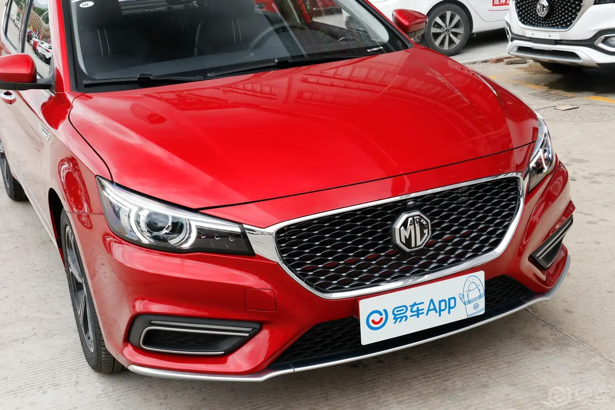 MG620T 双离合 尊享互联网版 国VI前格栅侧俯拍