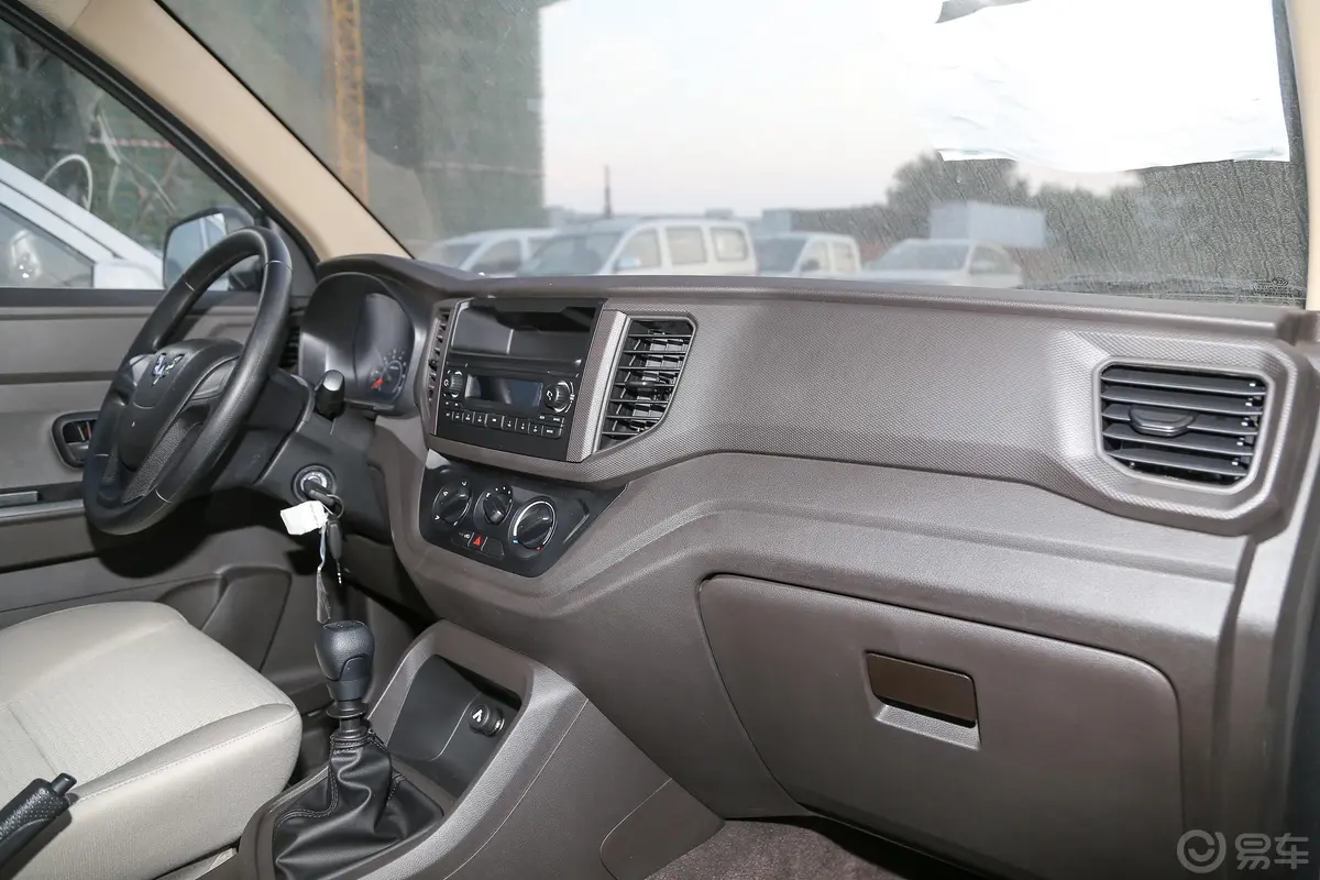五菱宏光V1.5L 手动 基本型封窗车 国VI内饰全景副驾驶员方向