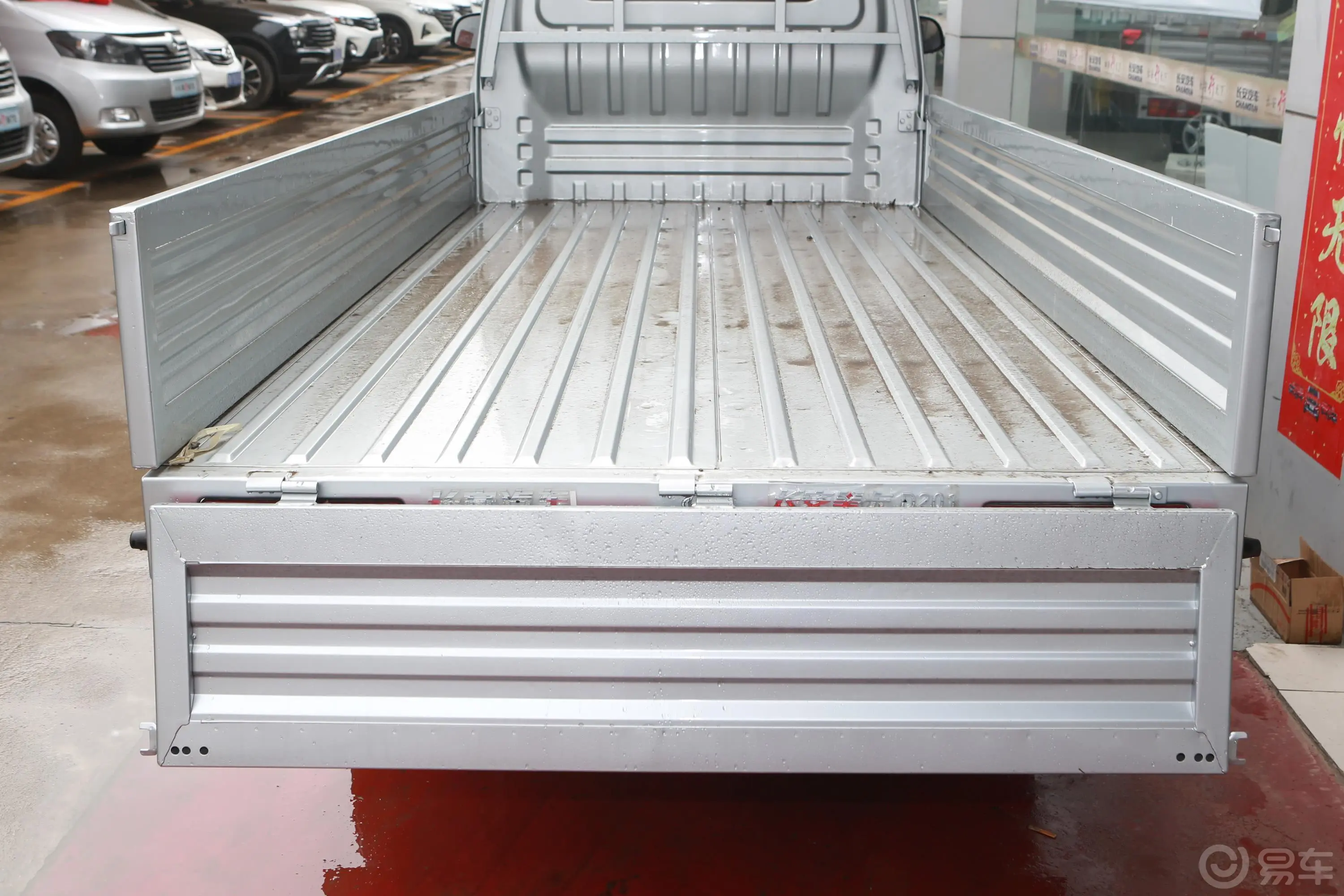 长安星卡1.5L 单排 货车标准版后备厢空间特写