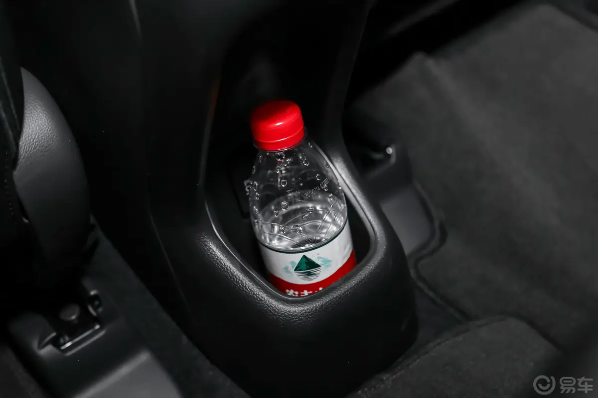 缤智1.5L CVT 豪华版 国VI后排杯架